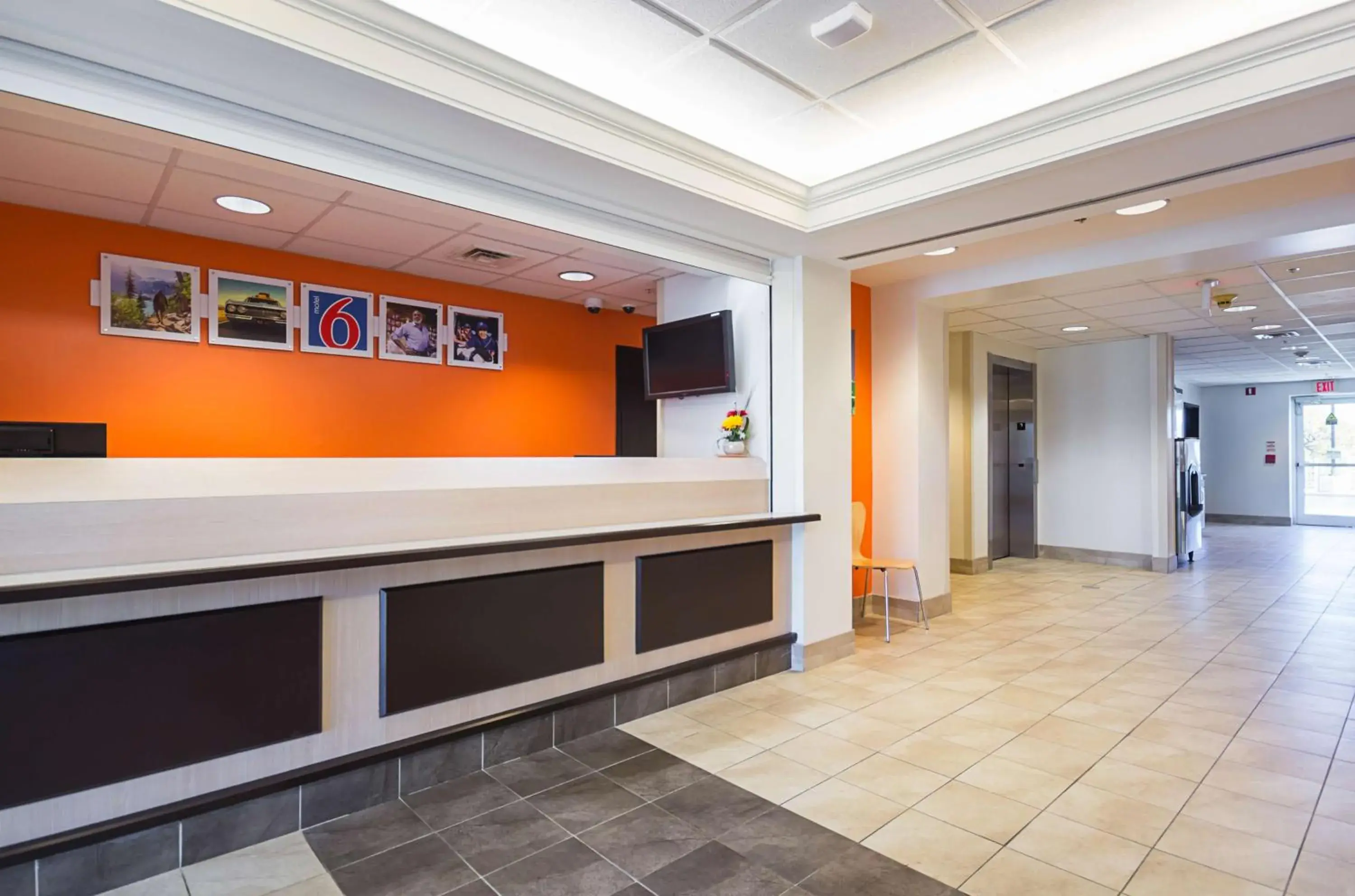 Lobby or reception, Lobby/Reception in Motel 6-Whitby, ON - Toronto East