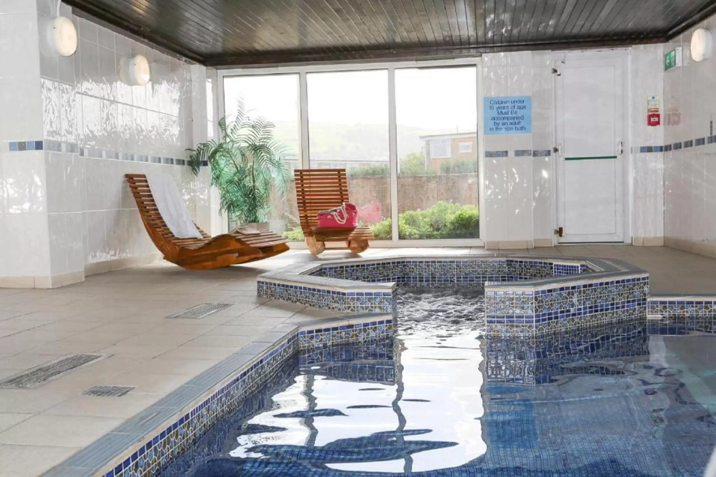 Hot Tub, Swimming Pool in The Beaches Hotel