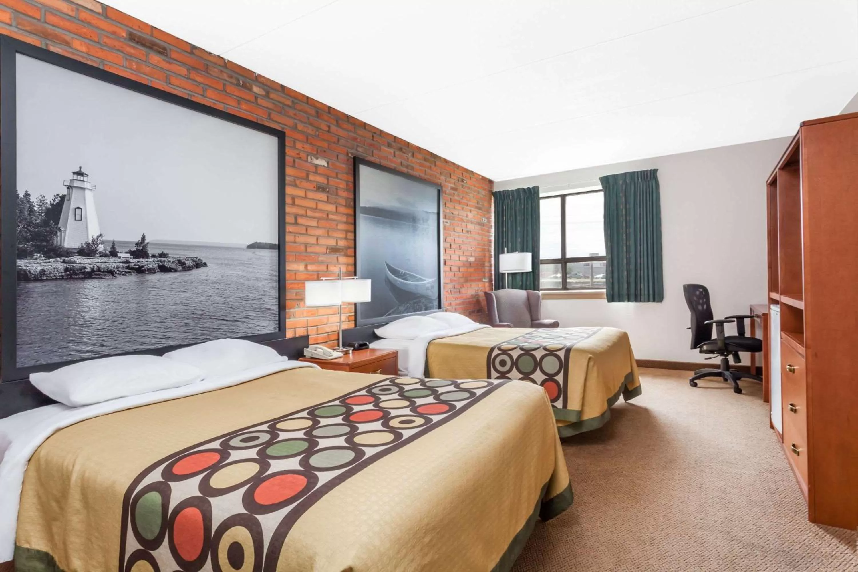 Photo of the whole room, Bed in Super 8 by Wyndham Sudbury ON