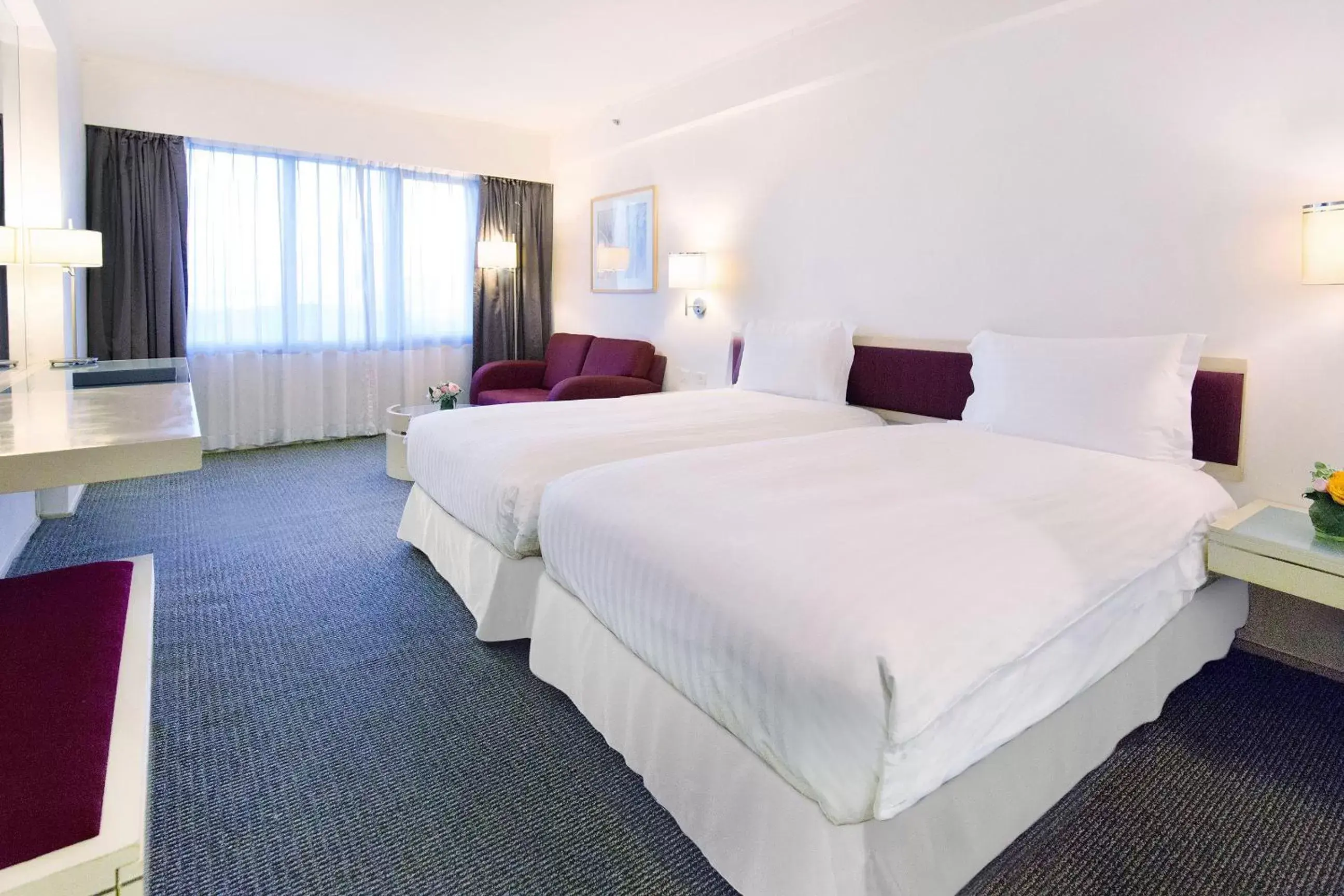 Bedroom, Bed in Regal Airport Hotel