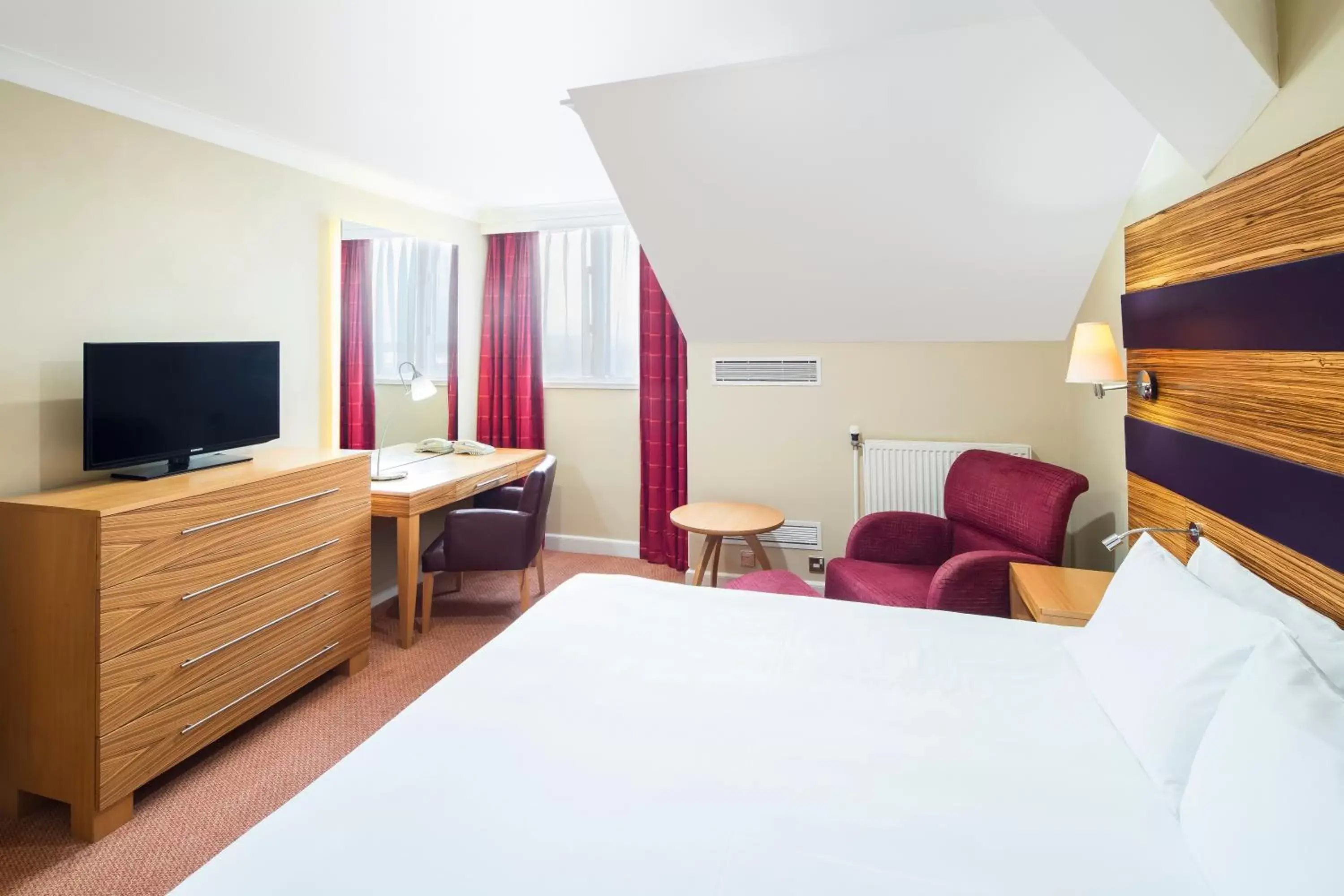 Bedroom, Bed in Crowne Plaza Chester, an IHG Hotel