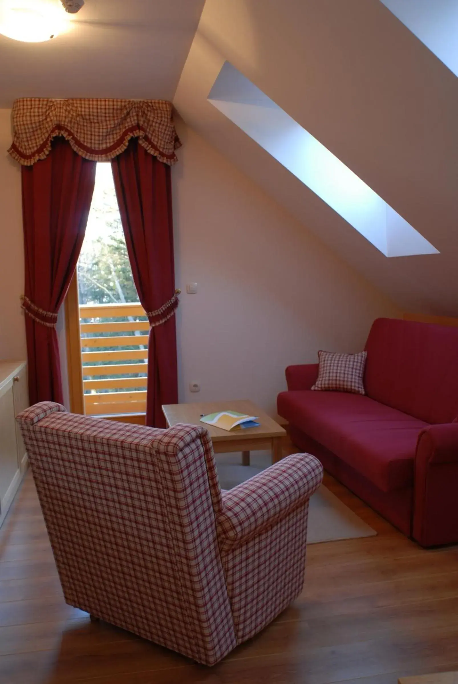 Three-Bedroom Apartment with Balcony in Aparthotel Snjezna Kraljica