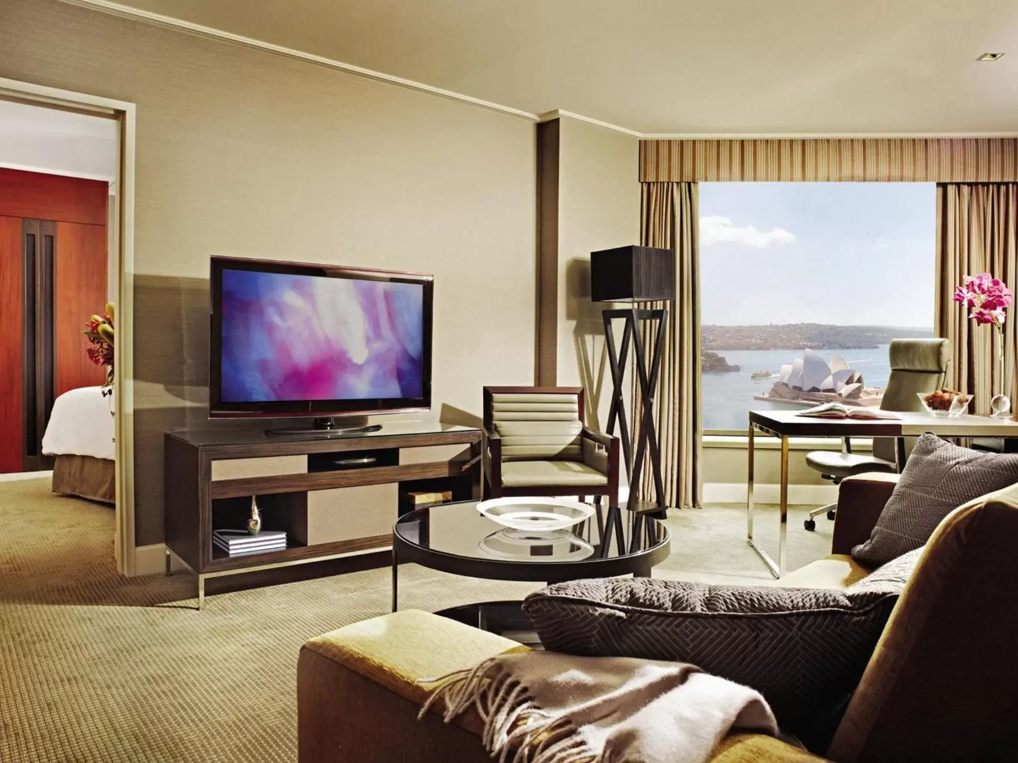 Living room, Seating Area in Four Seasons Hotel Sydney