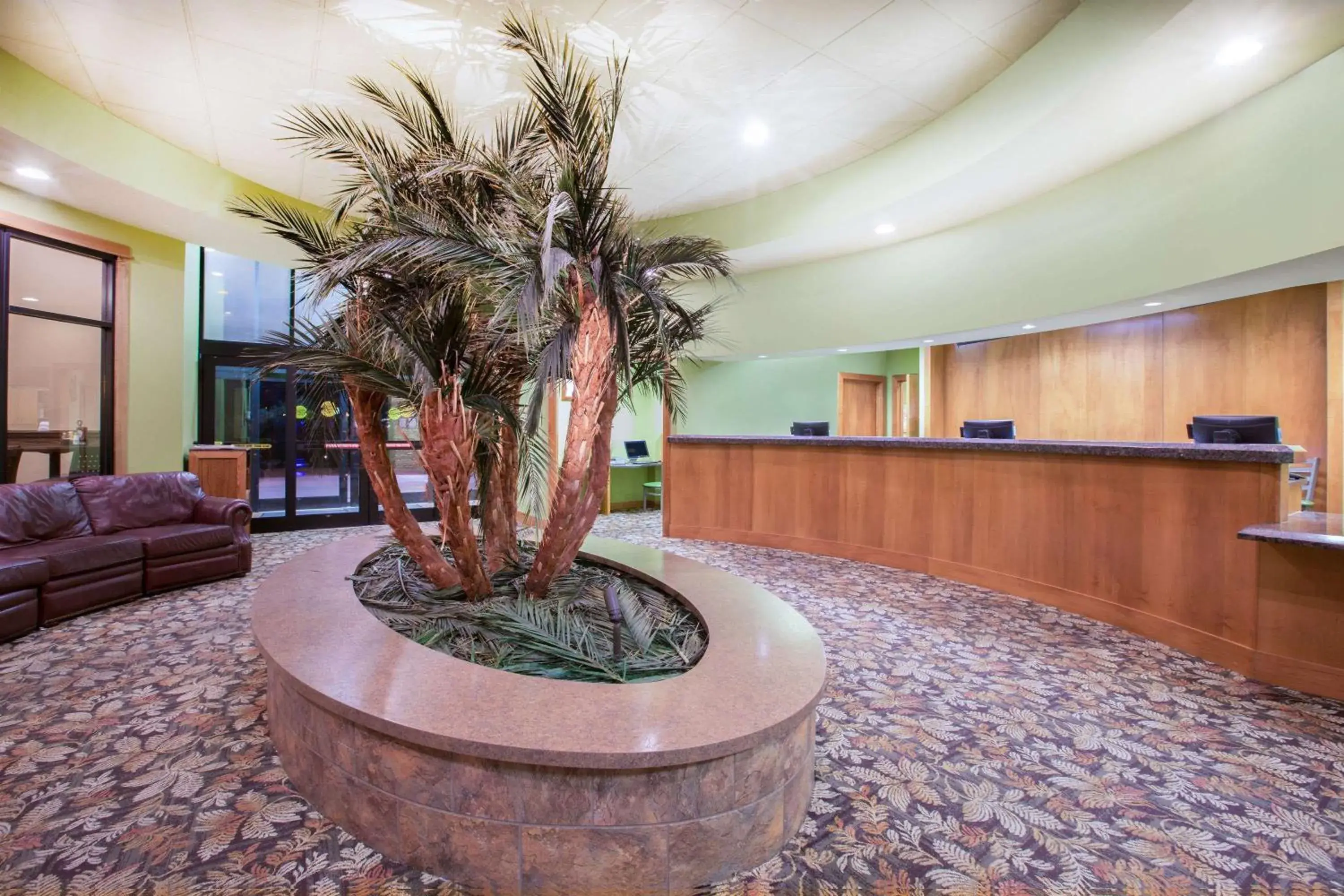 Lobby or reception, Lobby/Reception in Ramada by Wyndham Des Moines Tropics Resort & Conference Ctr