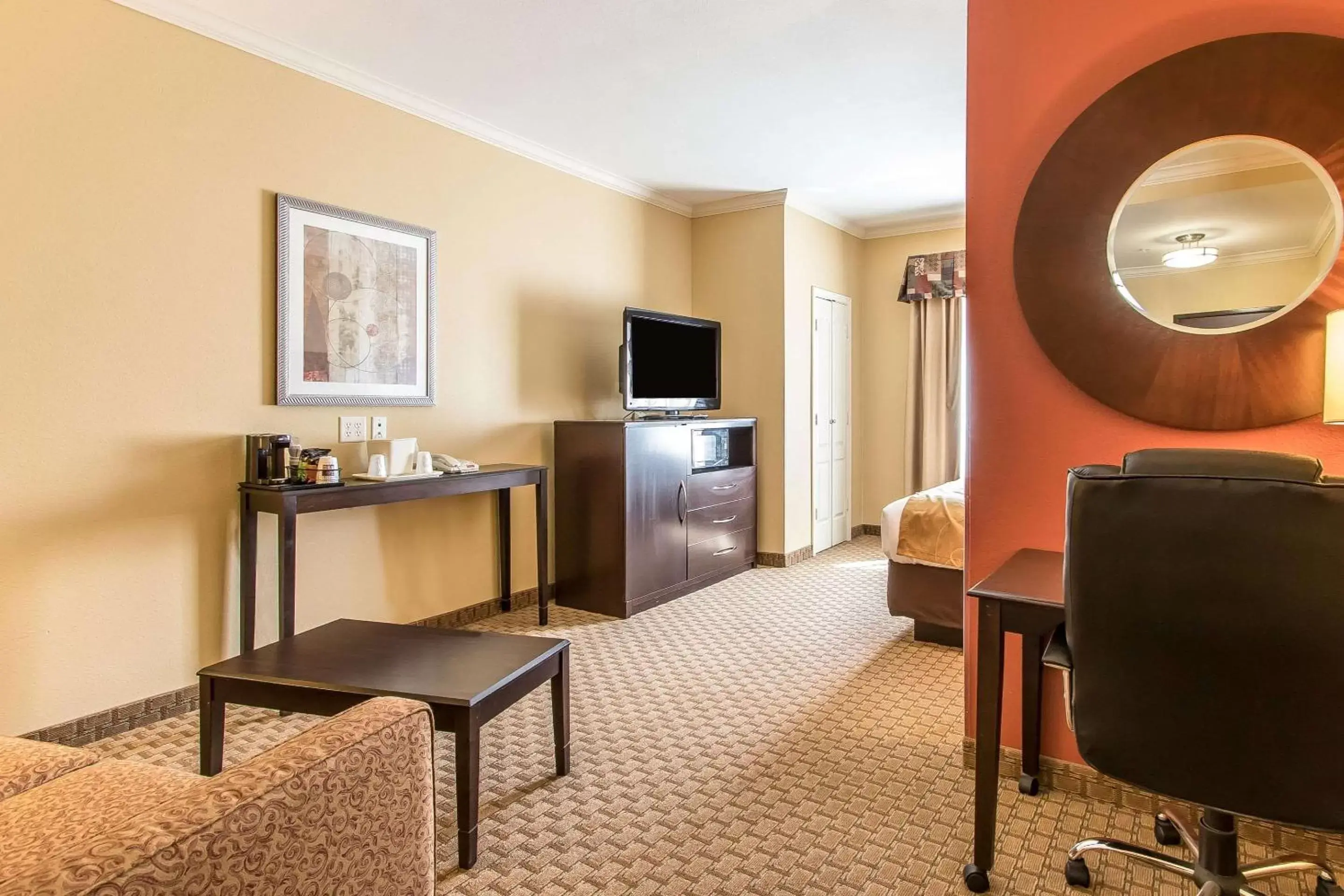 Photo of the whole room, TV/Entertainment Center in Comfort Suites Lawton Near Fort Sill