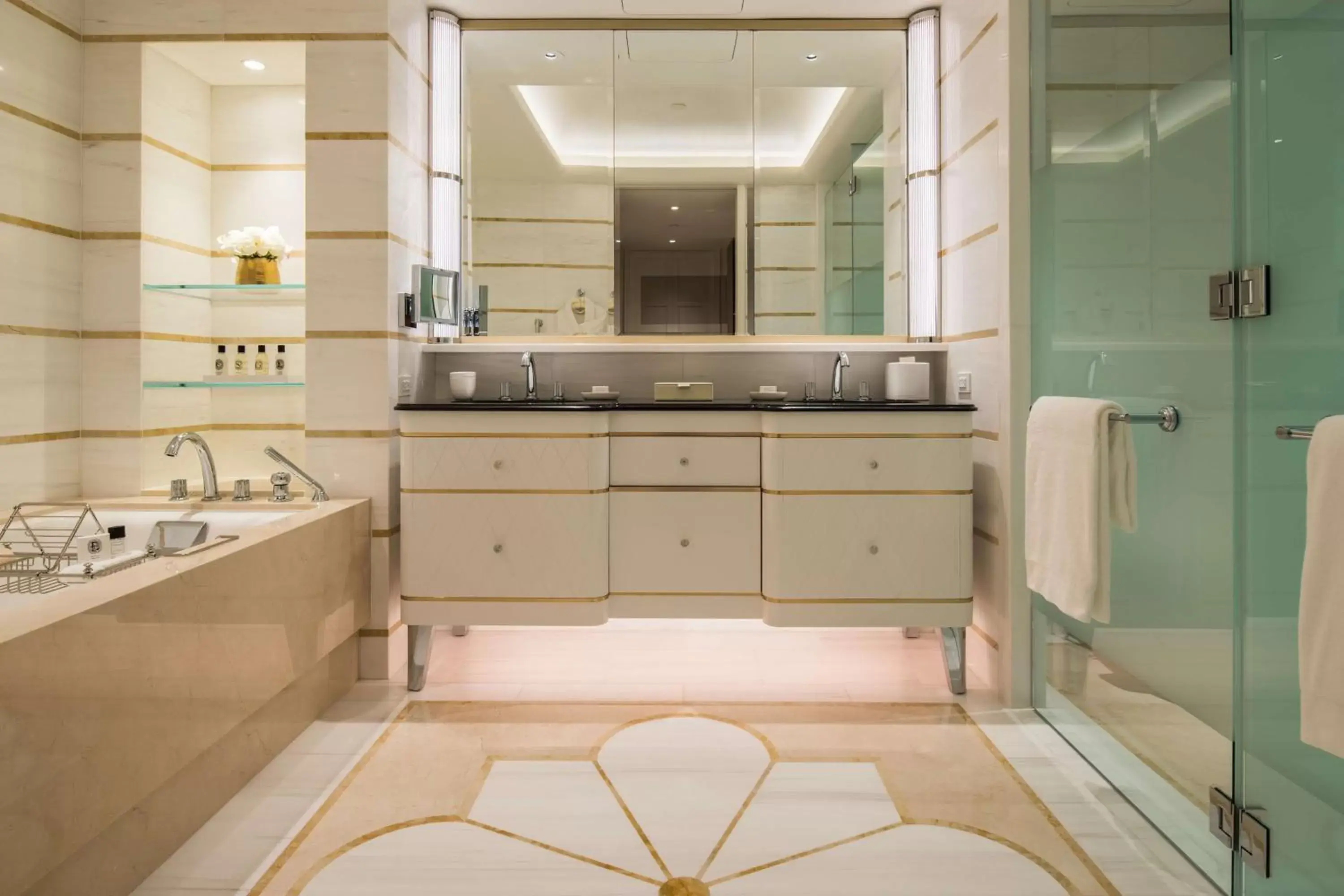 Bathroom, Kitchen/Kitchenette in Waldorf Astoria Beverly Hills