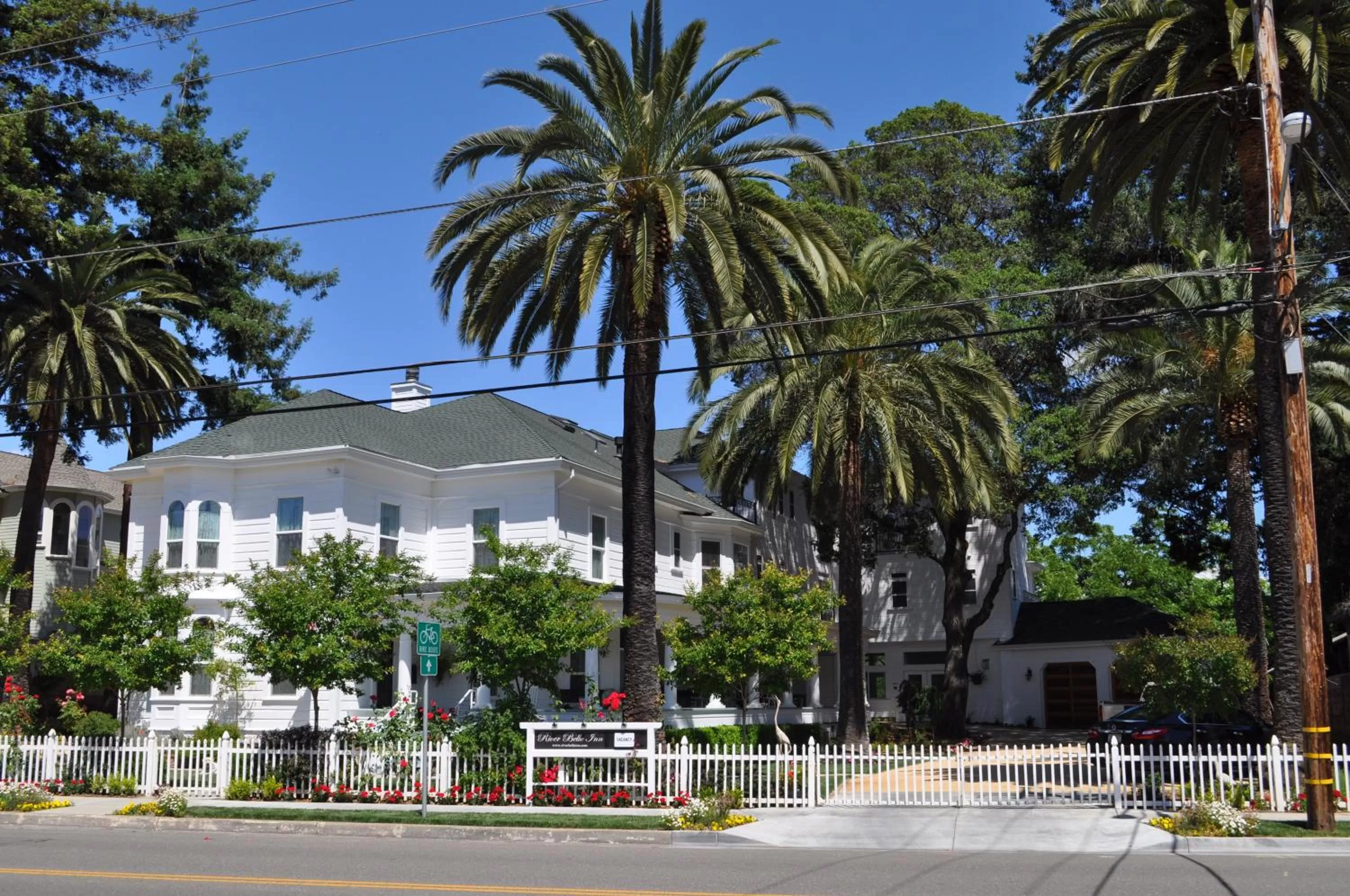 Facade/entrance, Property Building in The River Belle Inn