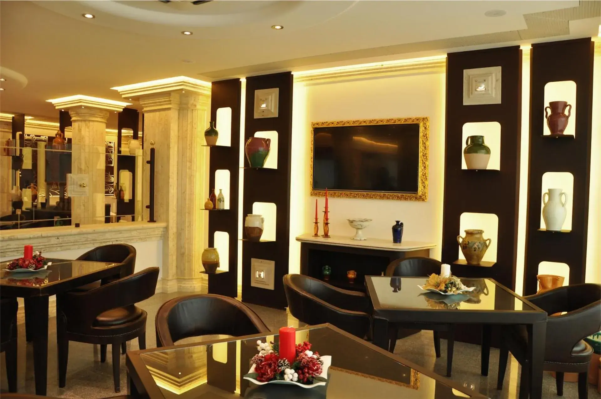 Lounge or bar, Restaurant/Places to Eat in BHB Hotel