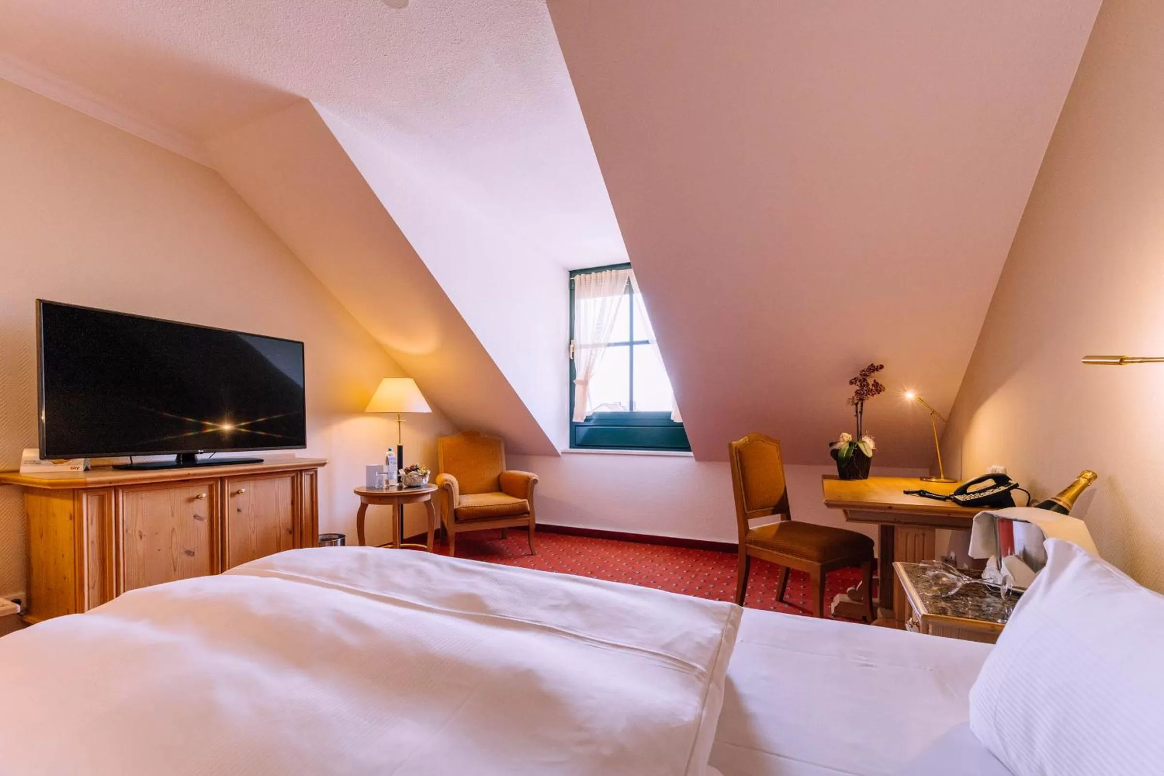 TV and multimedia, Bed in Atomis Hotel Munich Airport by Mercure