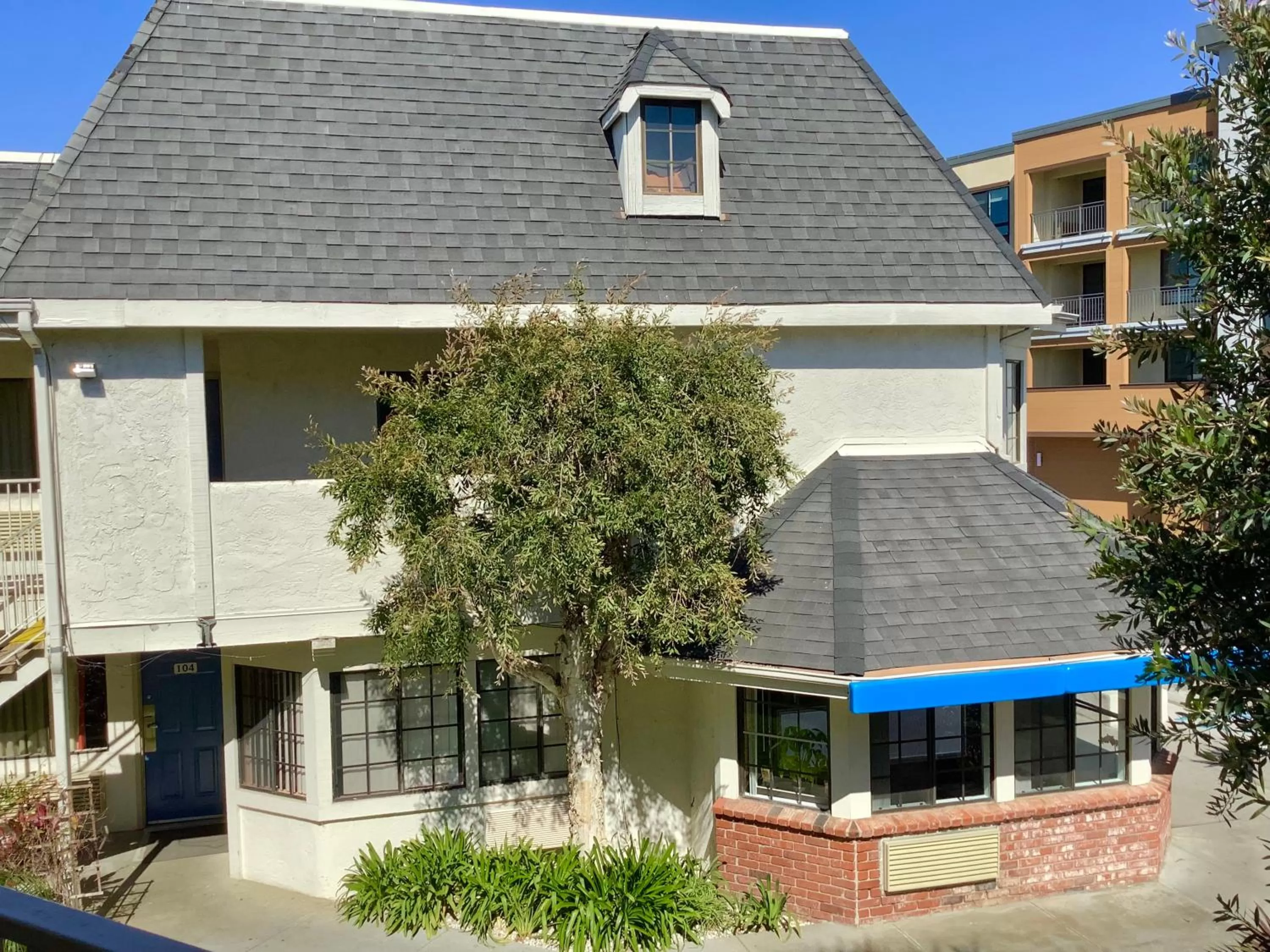 Property building in Carlsbad Village Inn
