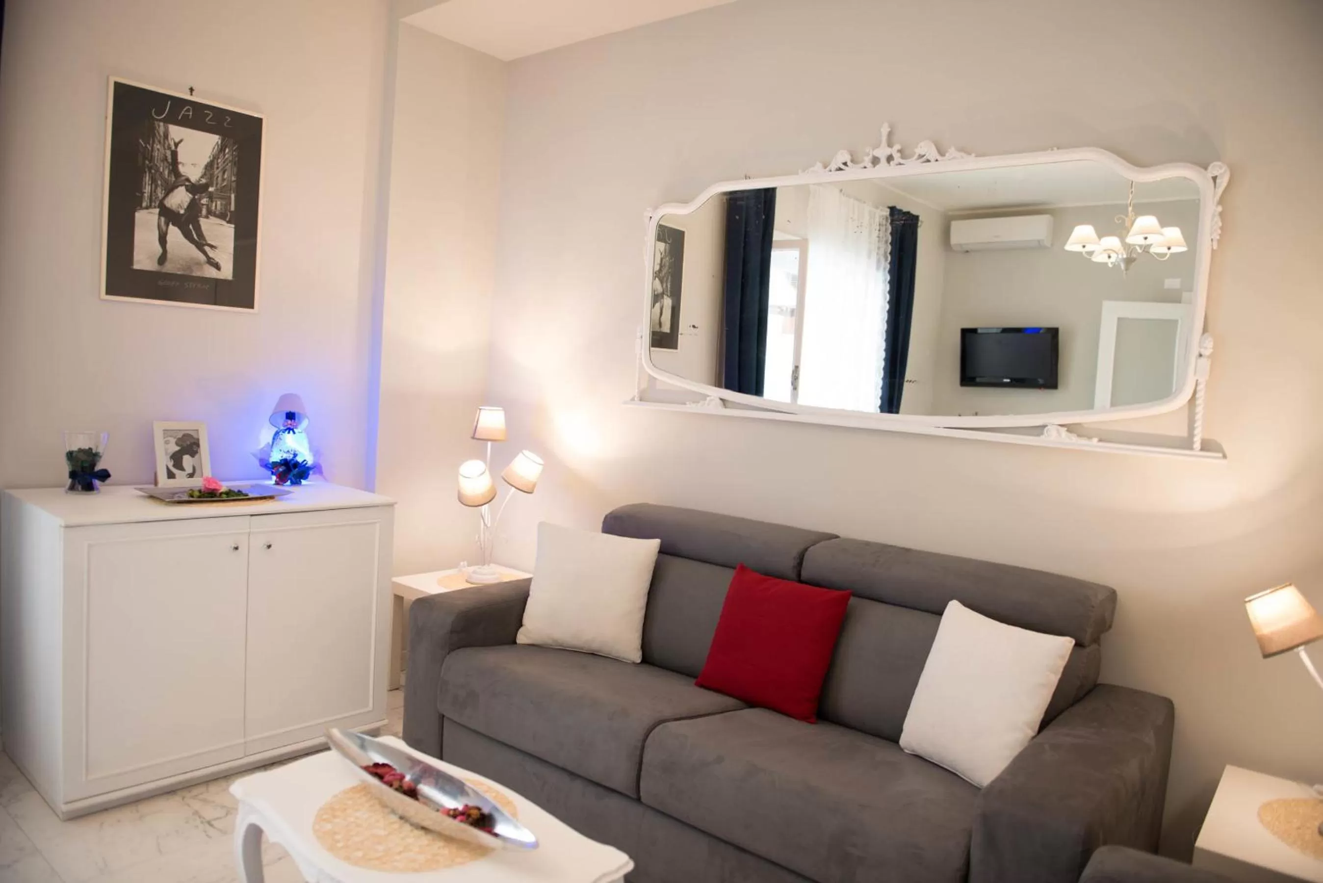 Communal lounge/ TV room in Authentic Sweet Home