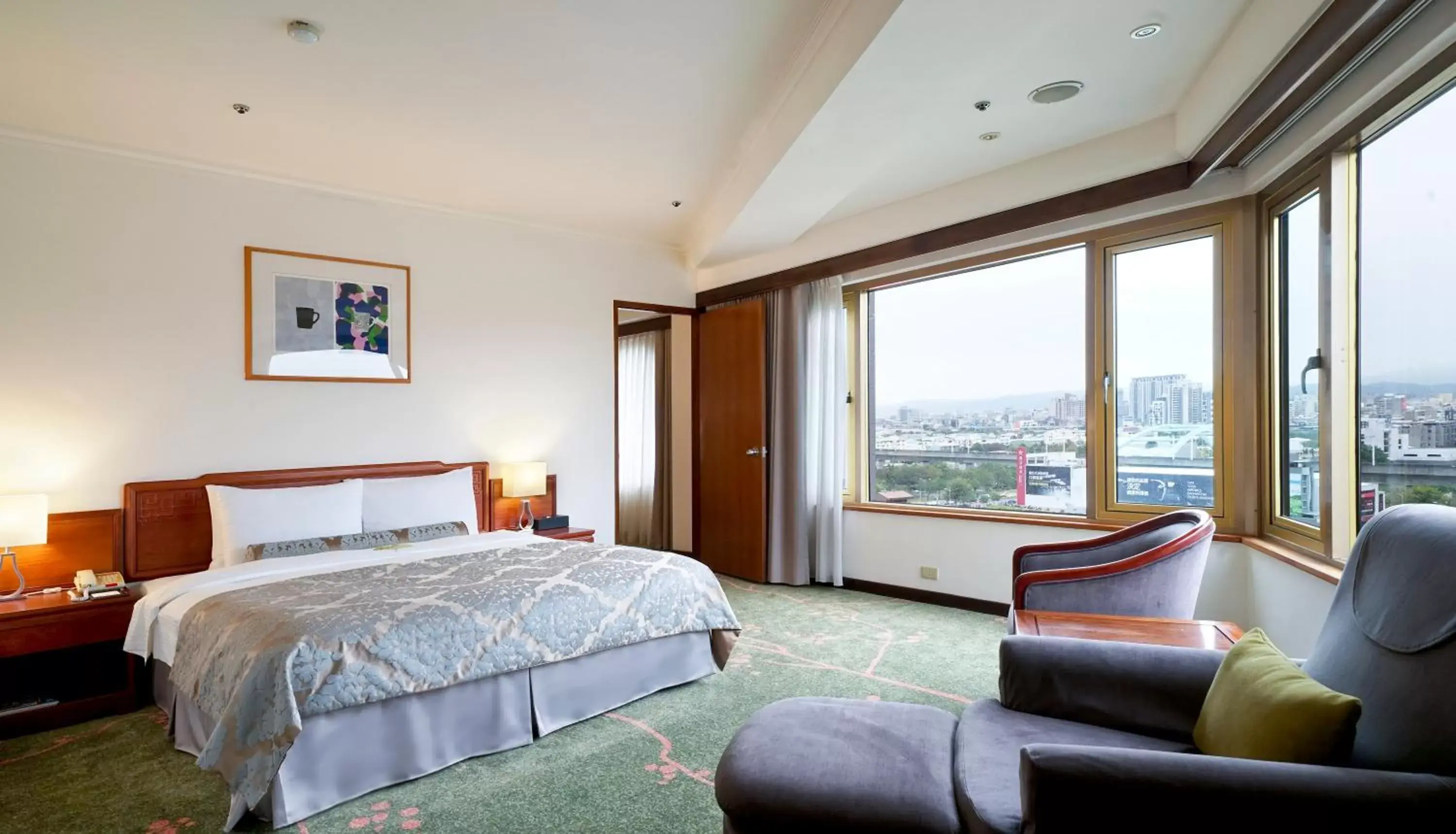 View (from property/room), Bed in The Howard Prince Hotel Taichung View (from property/room), Bed in The Howard Prince Hotel Taichung