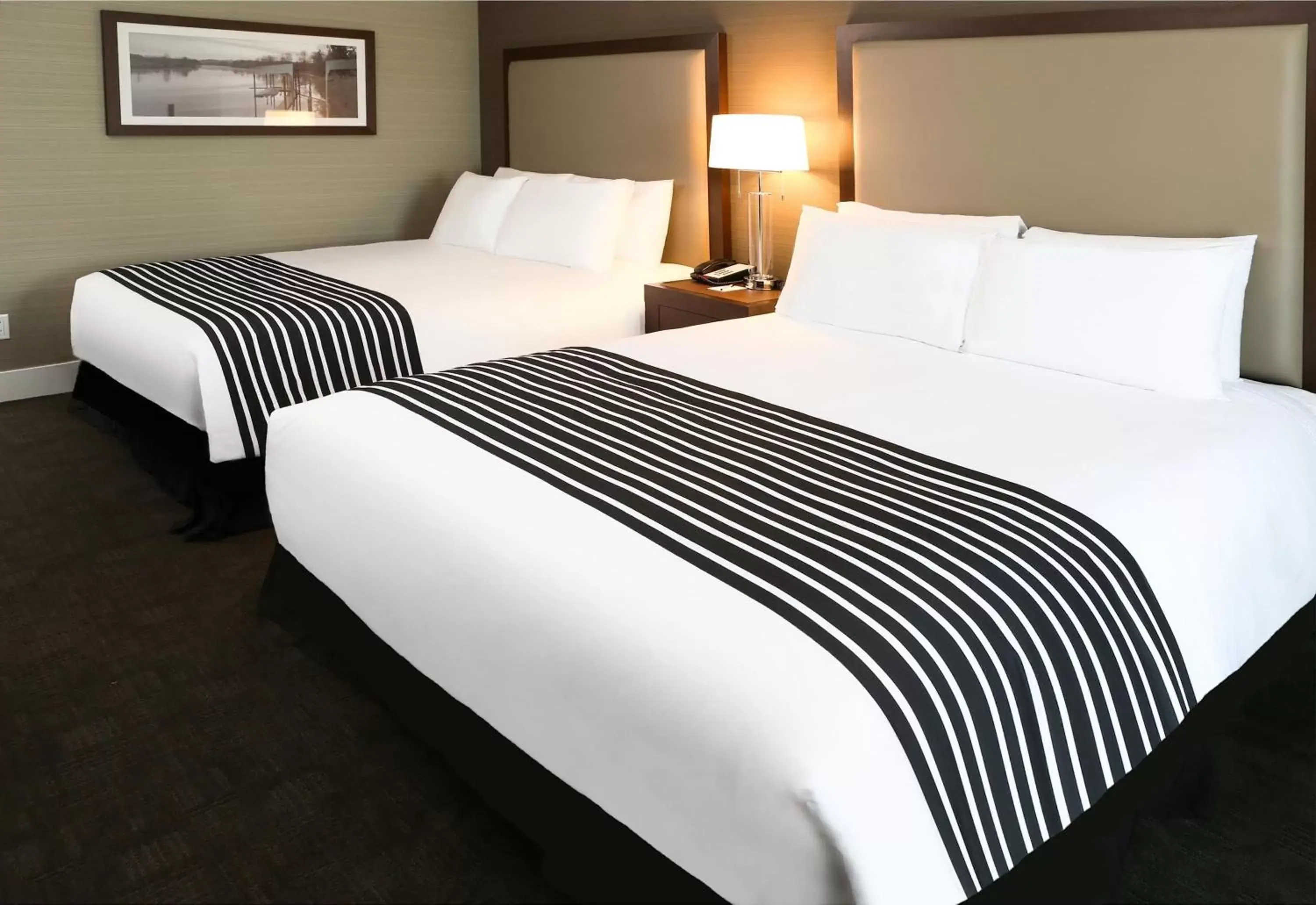 Photo of the whole room, Bed in Sandman Hotel Abbotsford Airport