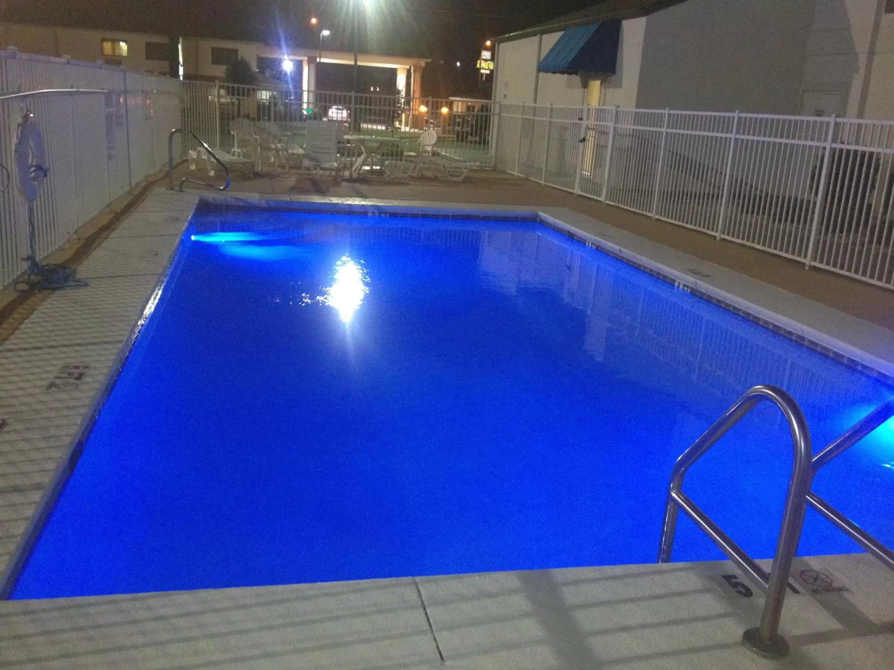 Swimming Pool in Motel 6-Montgomery, AL - Airport