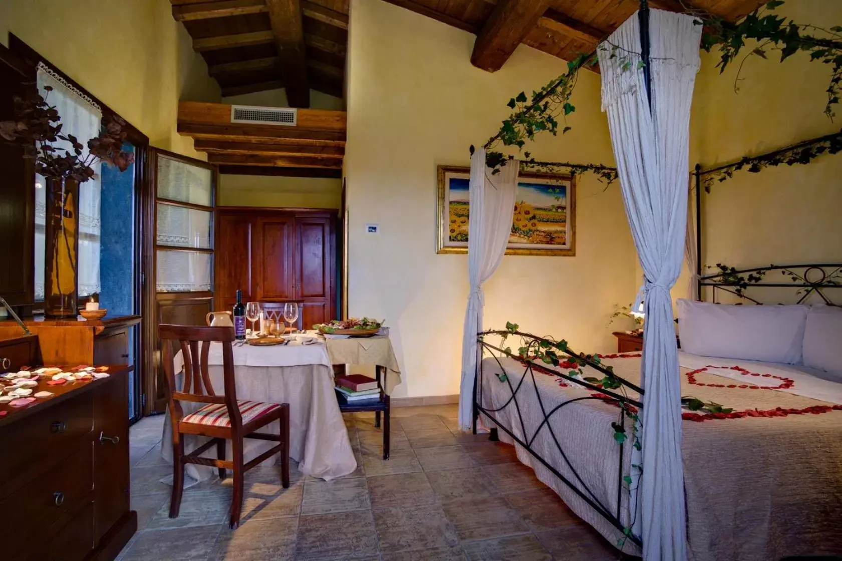 Bedroom, Restaurant/Places to Eat in Villa Hotel Valle Del Marta Resort