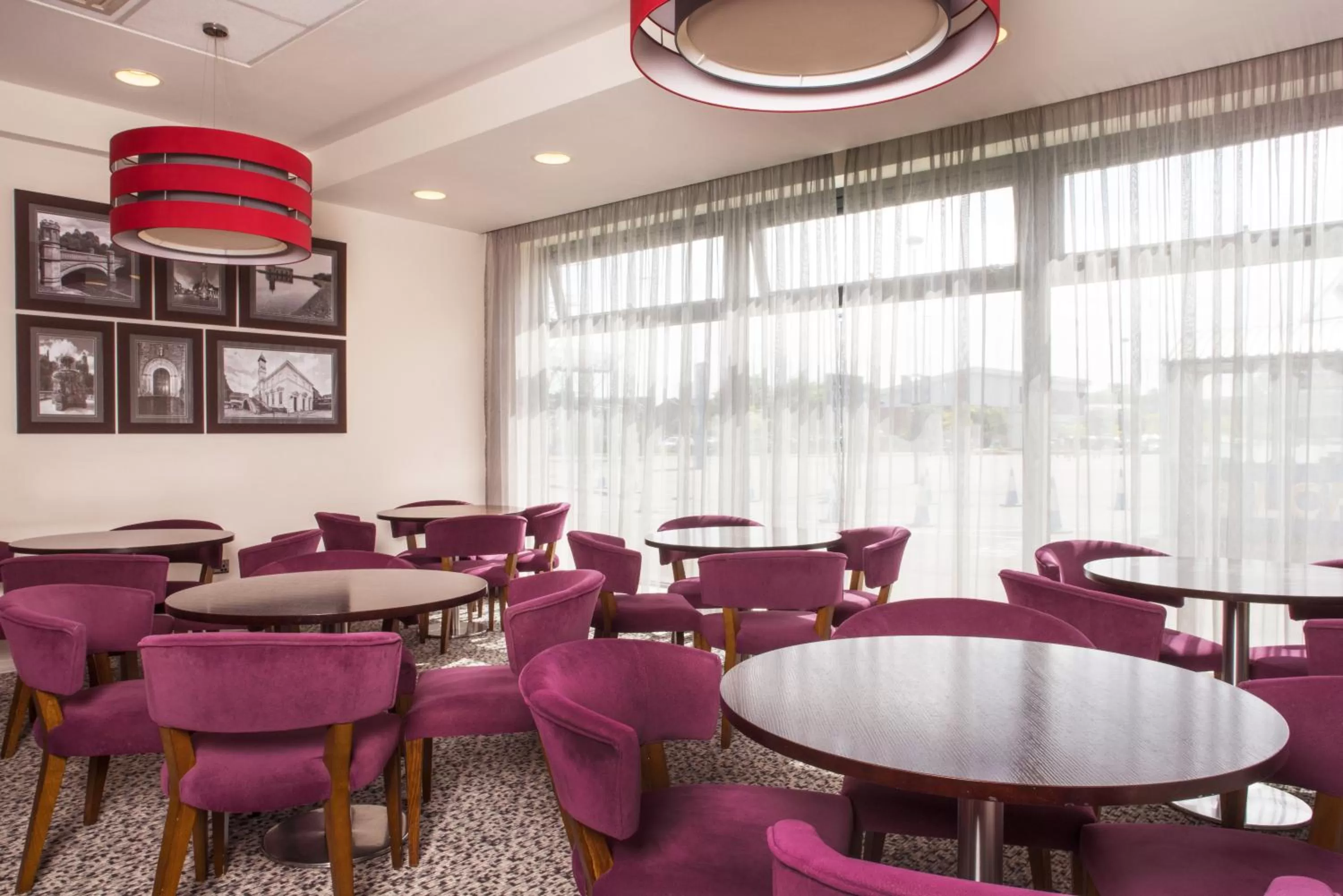 Restaurant/places to eat in Holiday Inn Express Leicester City by IHG