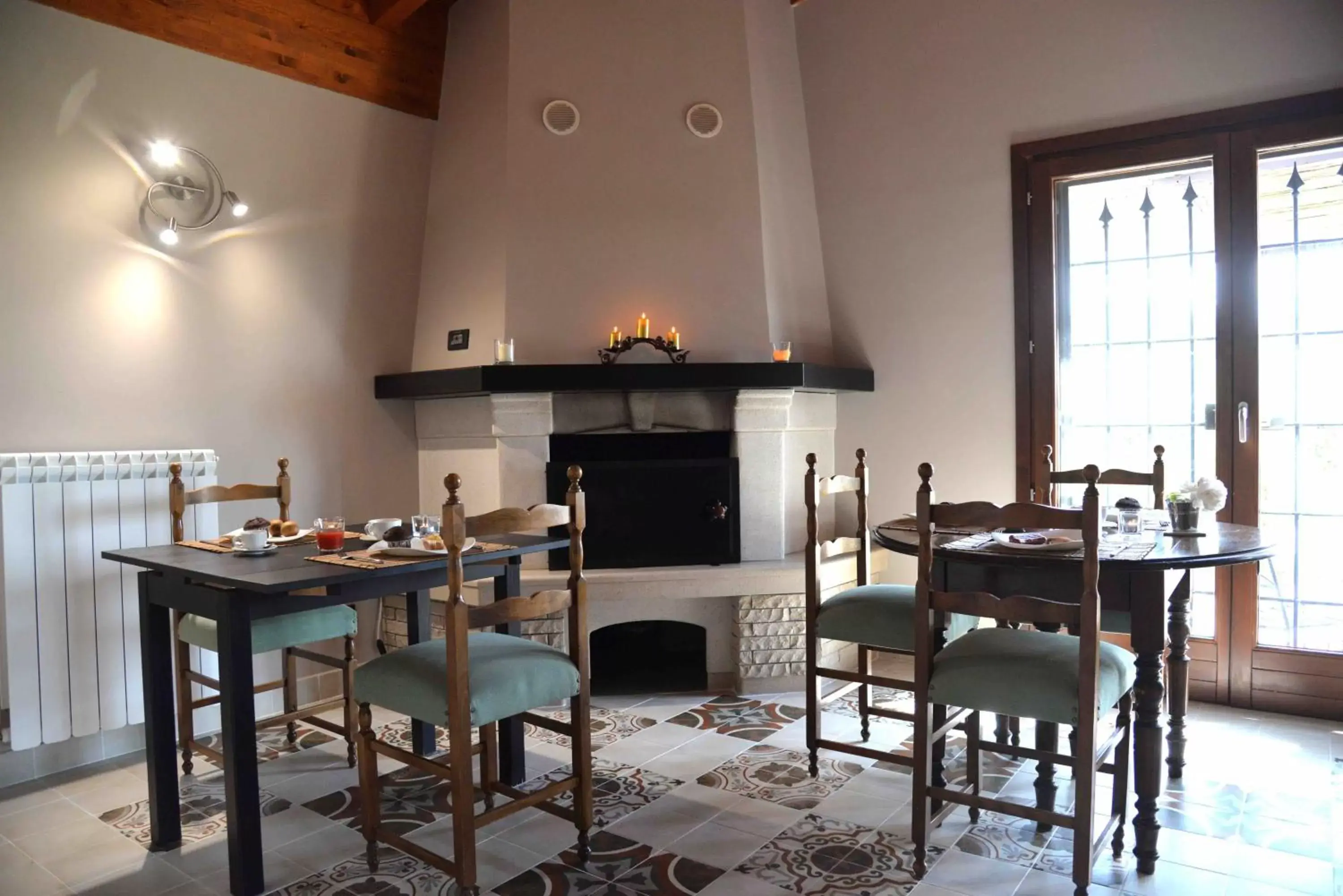 Communal lounge/ TV room, Restaurant/Places to Eat in La collina delle fonti