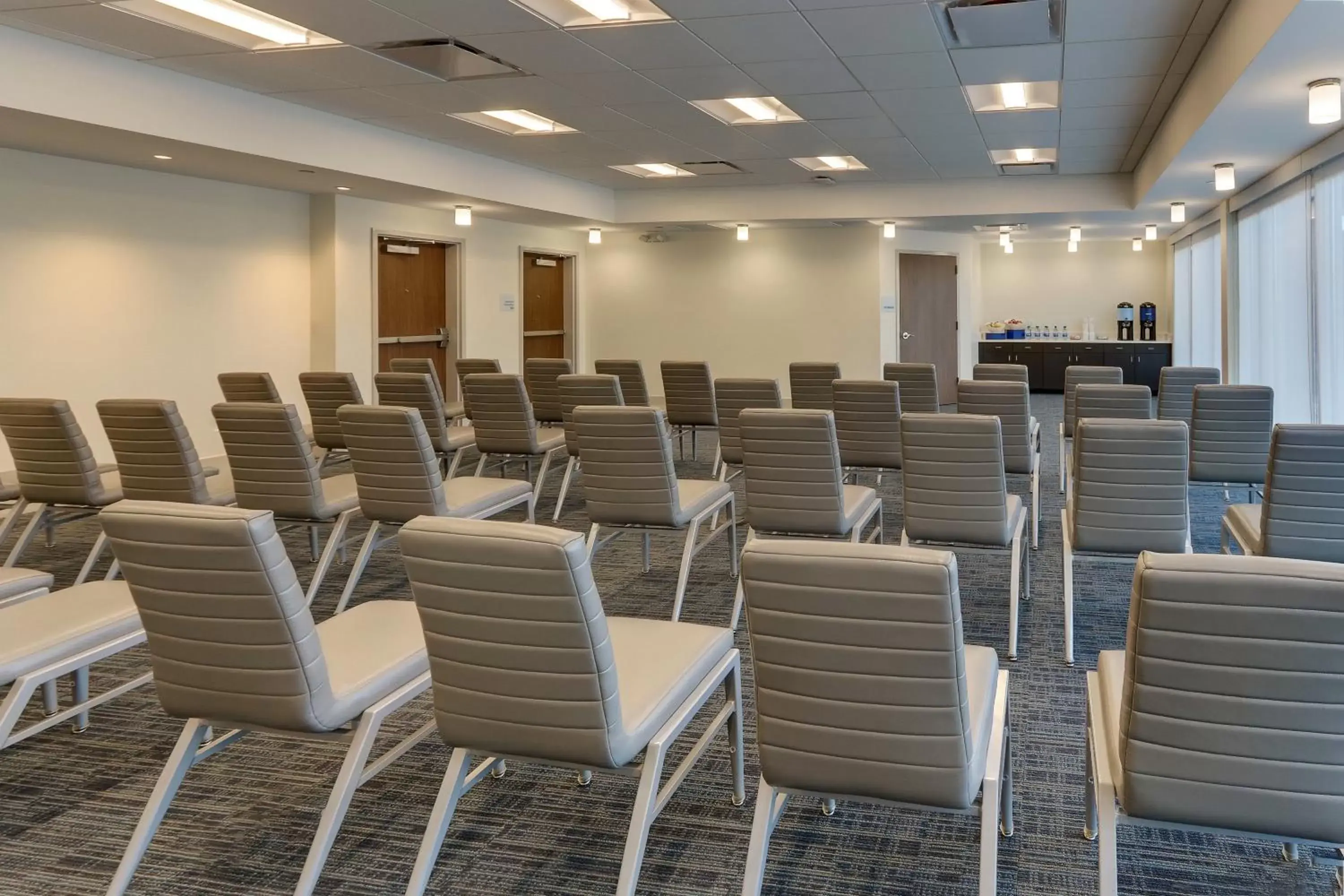 Meeting/conference room in Holiday Inn Express & Suites - Roanoke – Civic Center