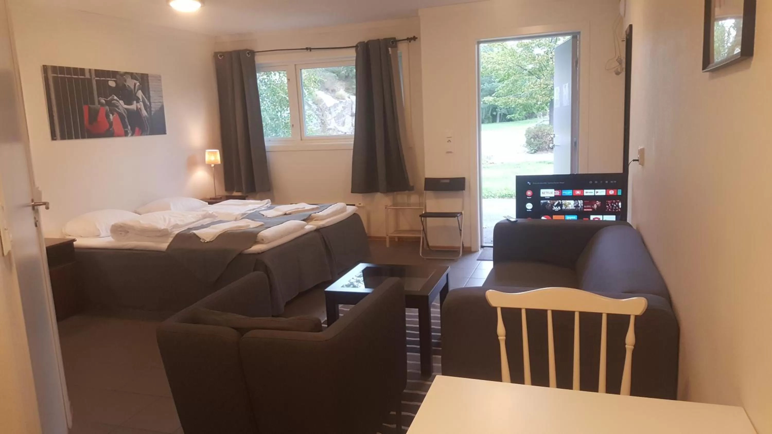 Photo of the whole room, Bed in Motell Svinesundparken