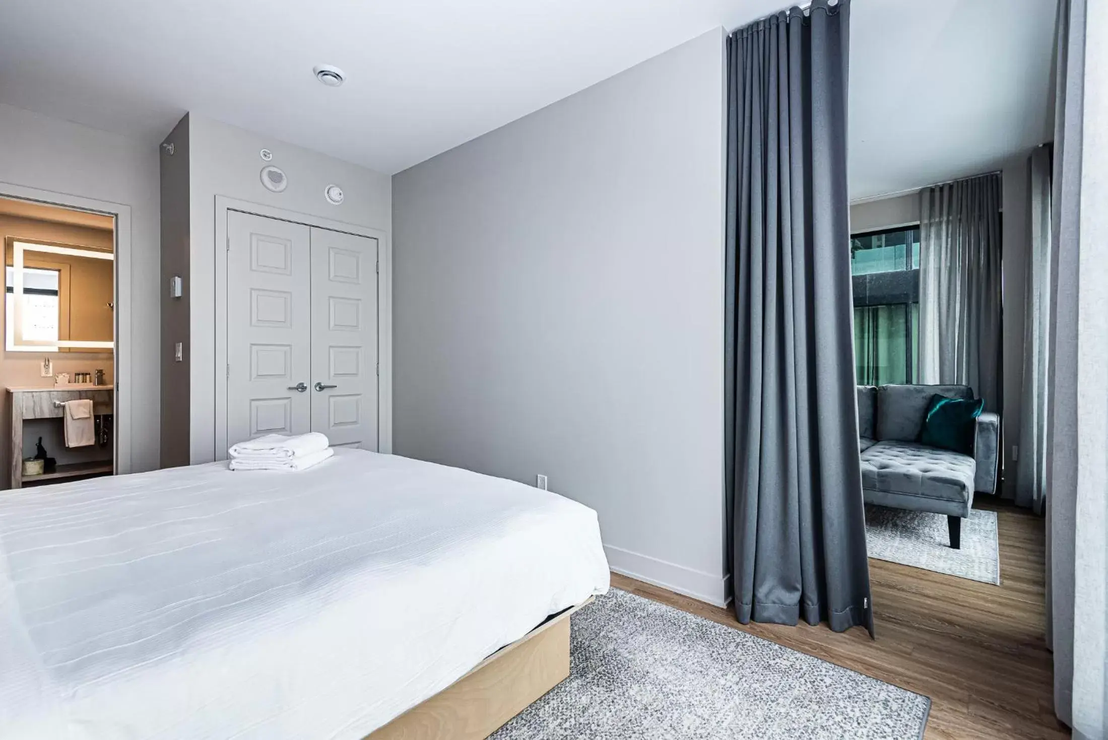 Bedroom, Bed in WRFY Griffintown Apartment