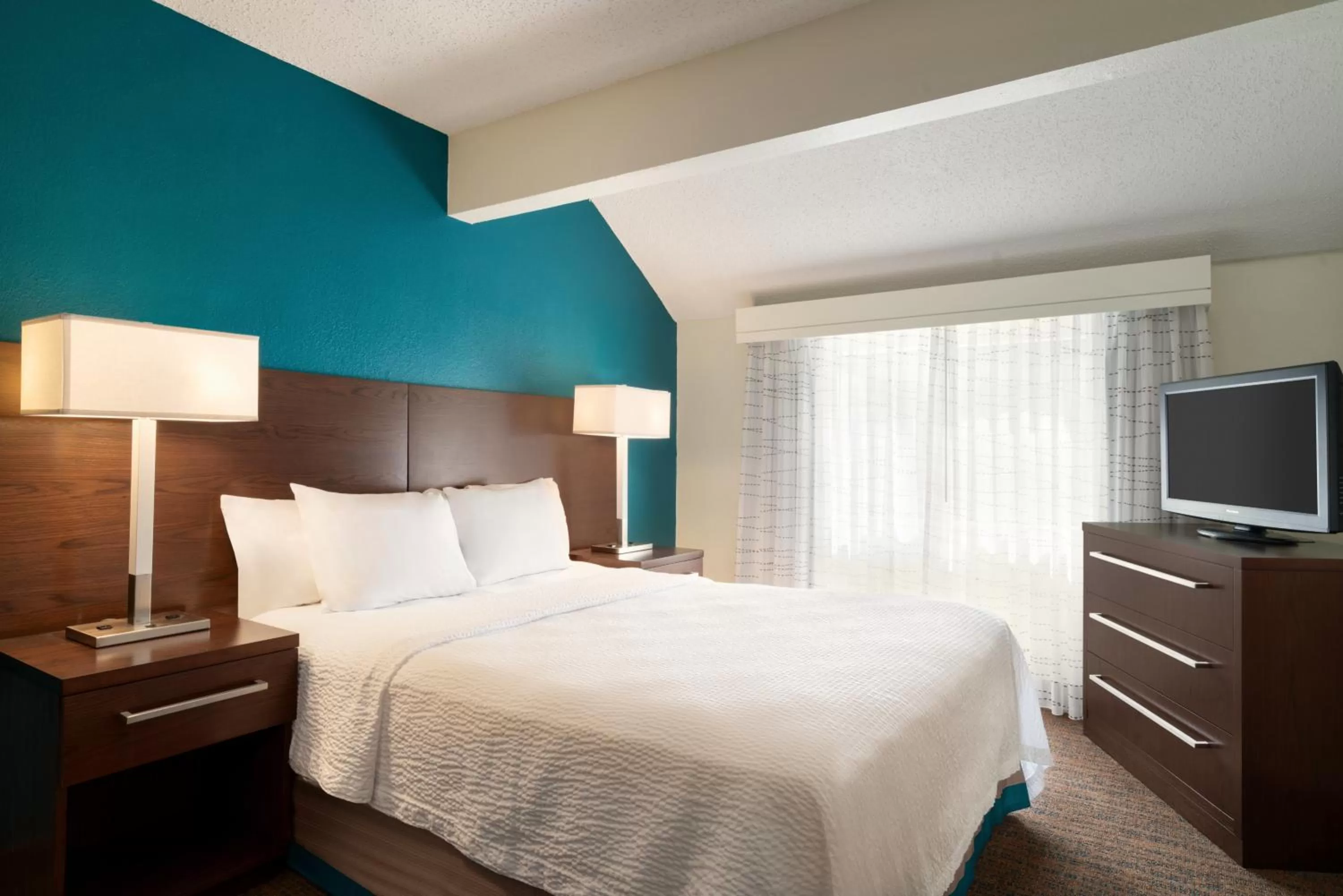 Bedroom, Bed in Hawthorn Suites by Wyndham Tinton Falls