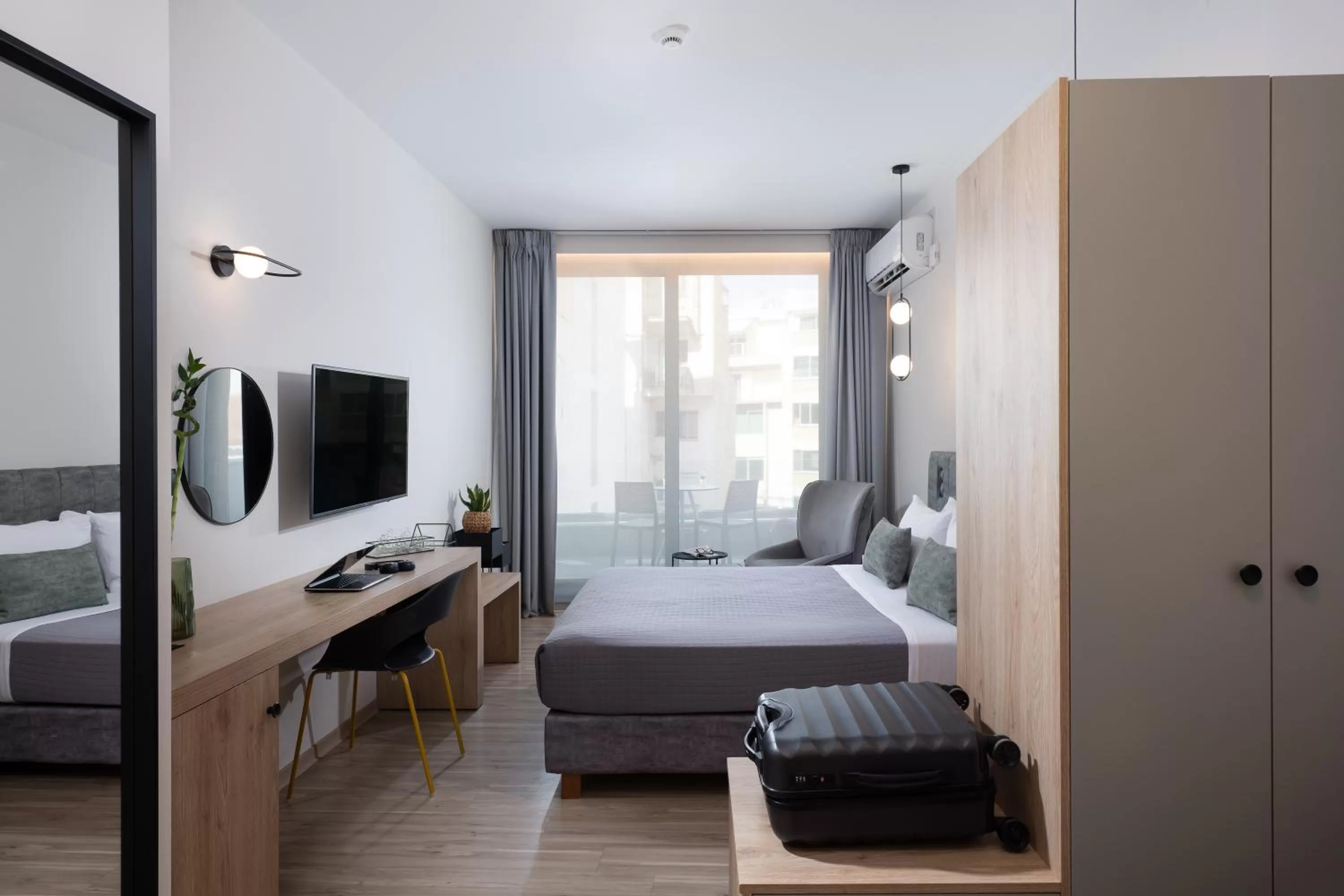 Photo of the whole room, Bed in Enattica Suites