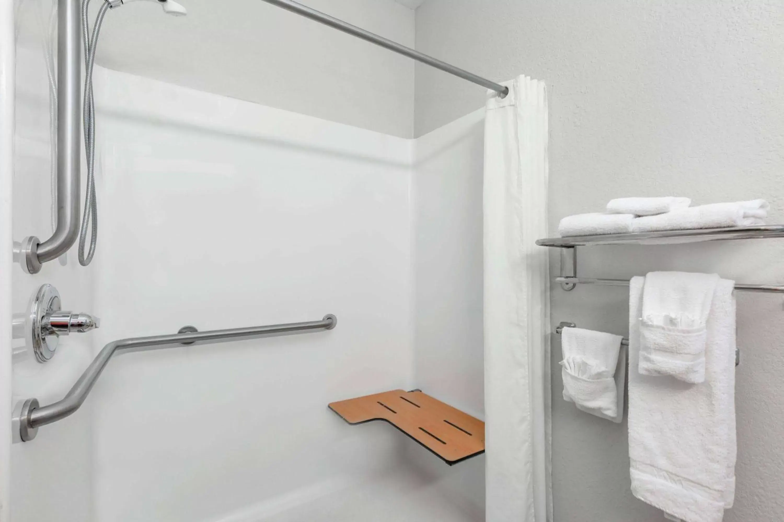 Bed in Microtel Inn & Suites by Wyndham Hoover/Birmingham Bed in Microtel Inn & Suites by Wyndham Hoover/Birmingham