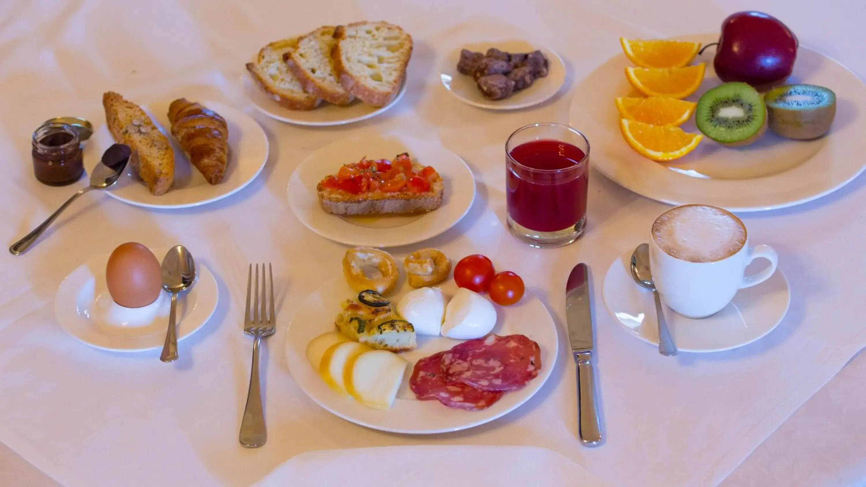 Food and drinks in Palazzo Viceconte Food and drinks in Palazzo Viceconte