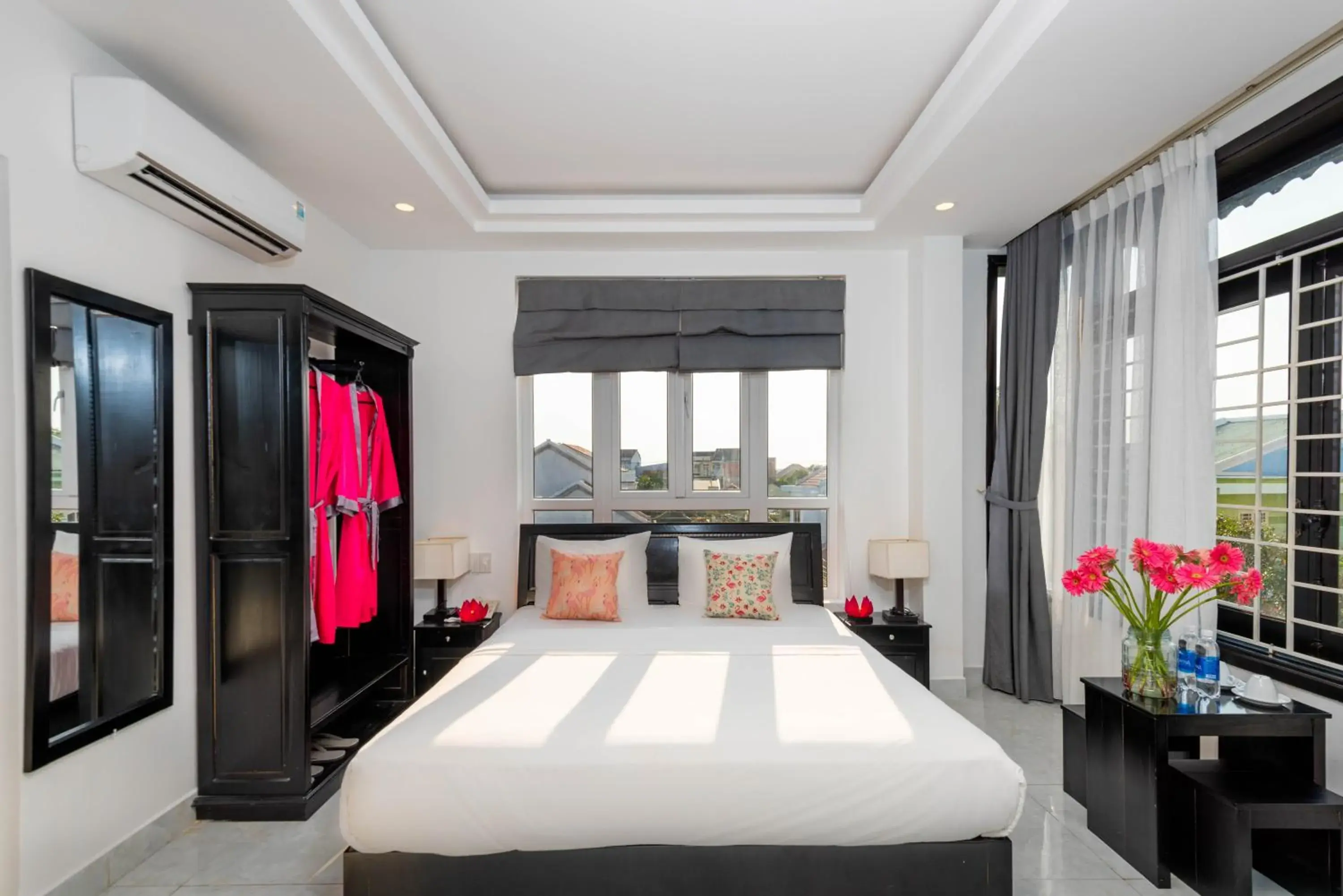 Bed in Flamingo Villa Homestay - Big Rooms with Balcony - Close to Hoi An Old Town 200m & Temple Bridge - Large Outside Pool for Sun Bathing Bed in Flamingo Villa Homestay - Big Rooms with Balcony - Close to Hoi An Old Town 200m & Temple Bridge - Large Outside Pool for Sun Bathing