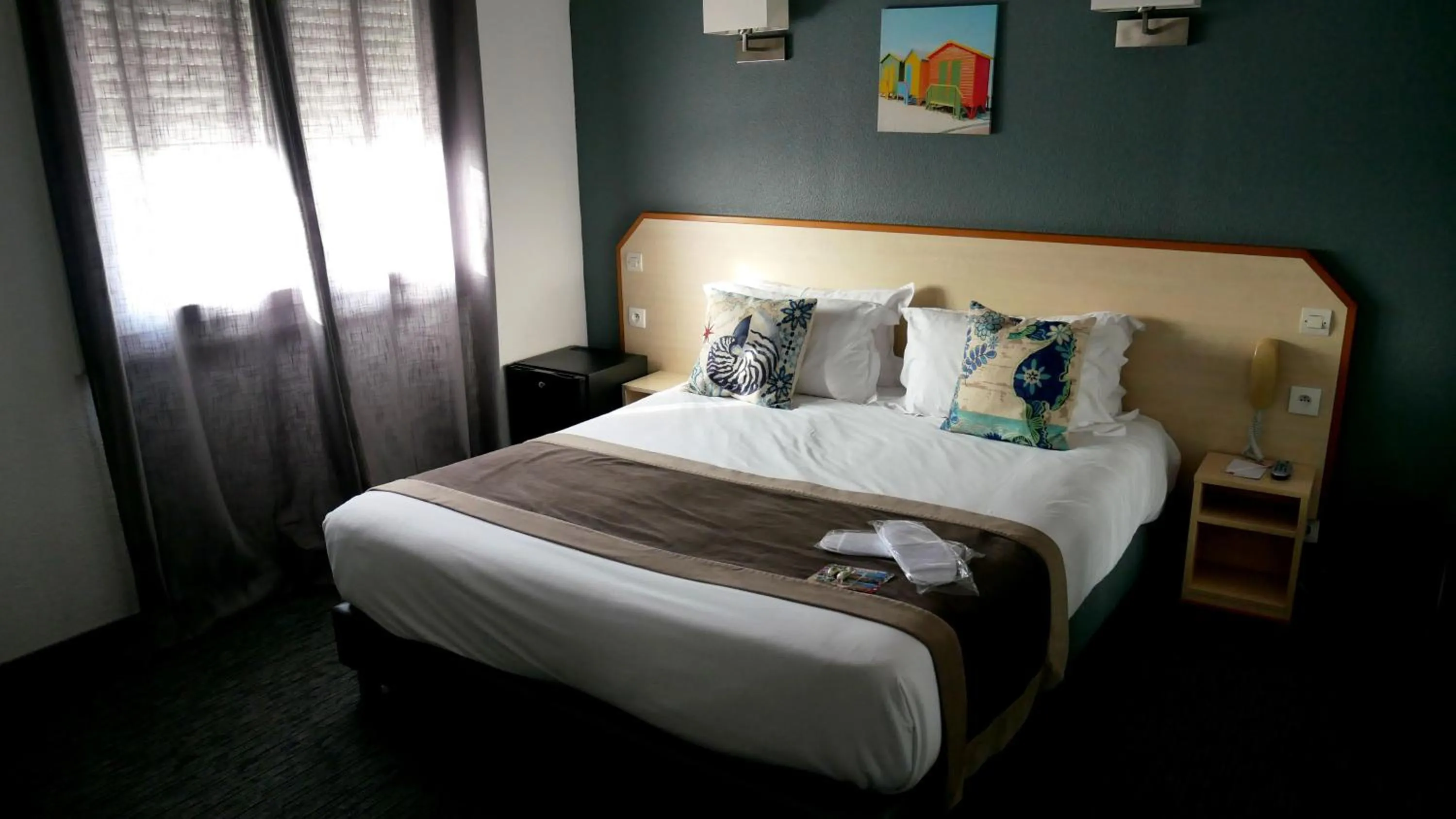 Photo of the whole room, Bed in Le Regina Hôtel et restaurant Canet-plage