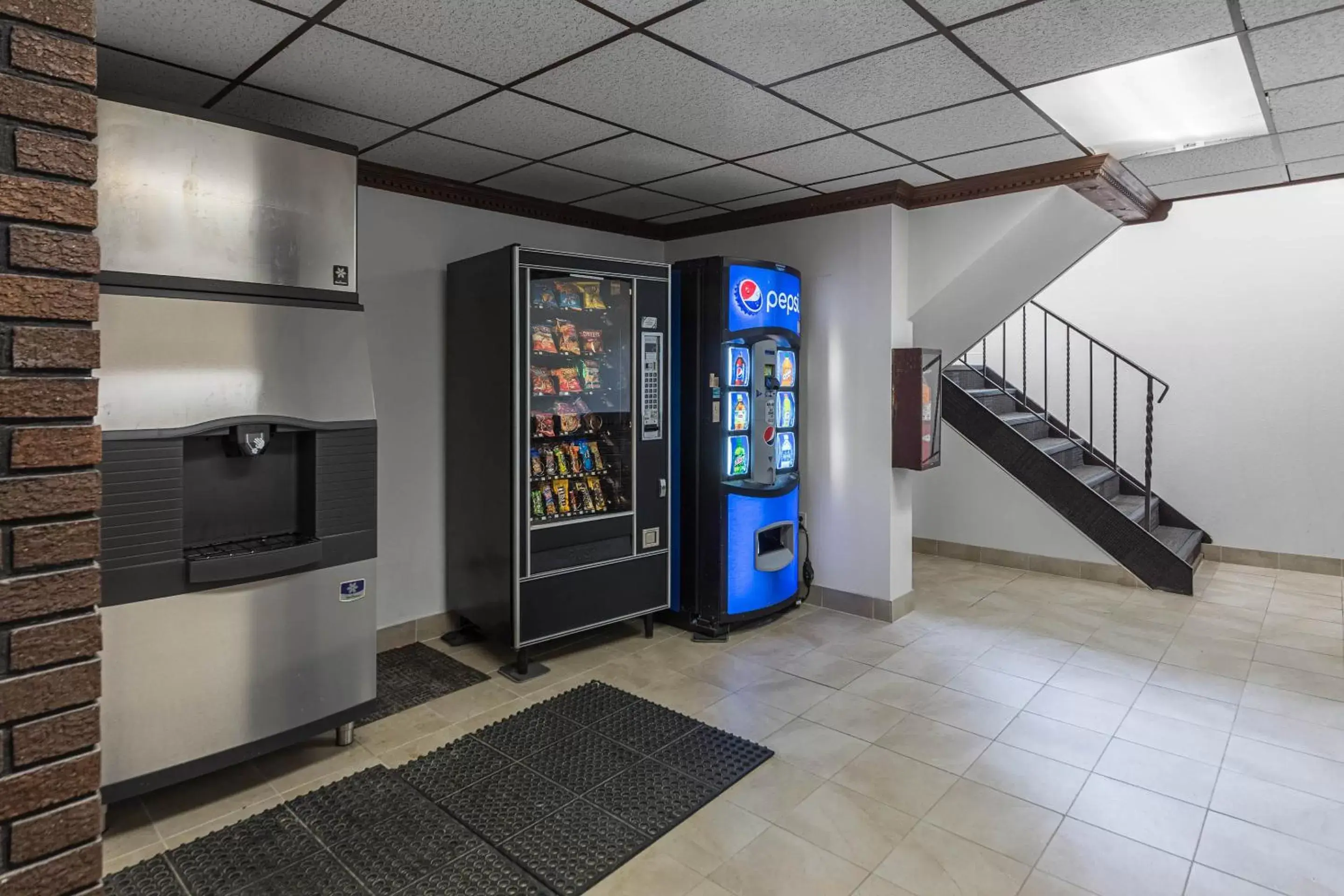 Area and facilities in Motel 6-Warminster, PA