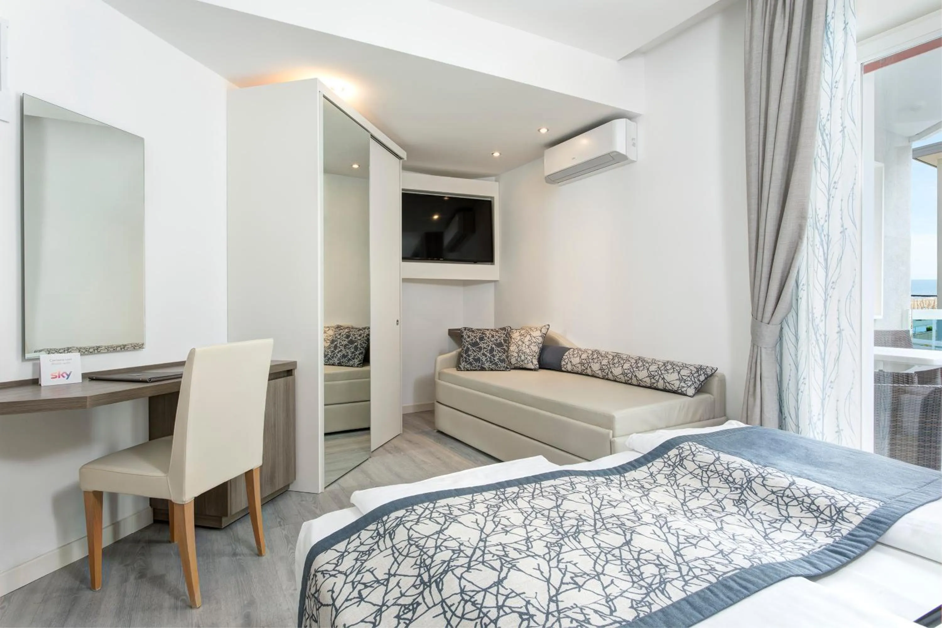 Bed in Hotel Cavalieri Palace & Suites