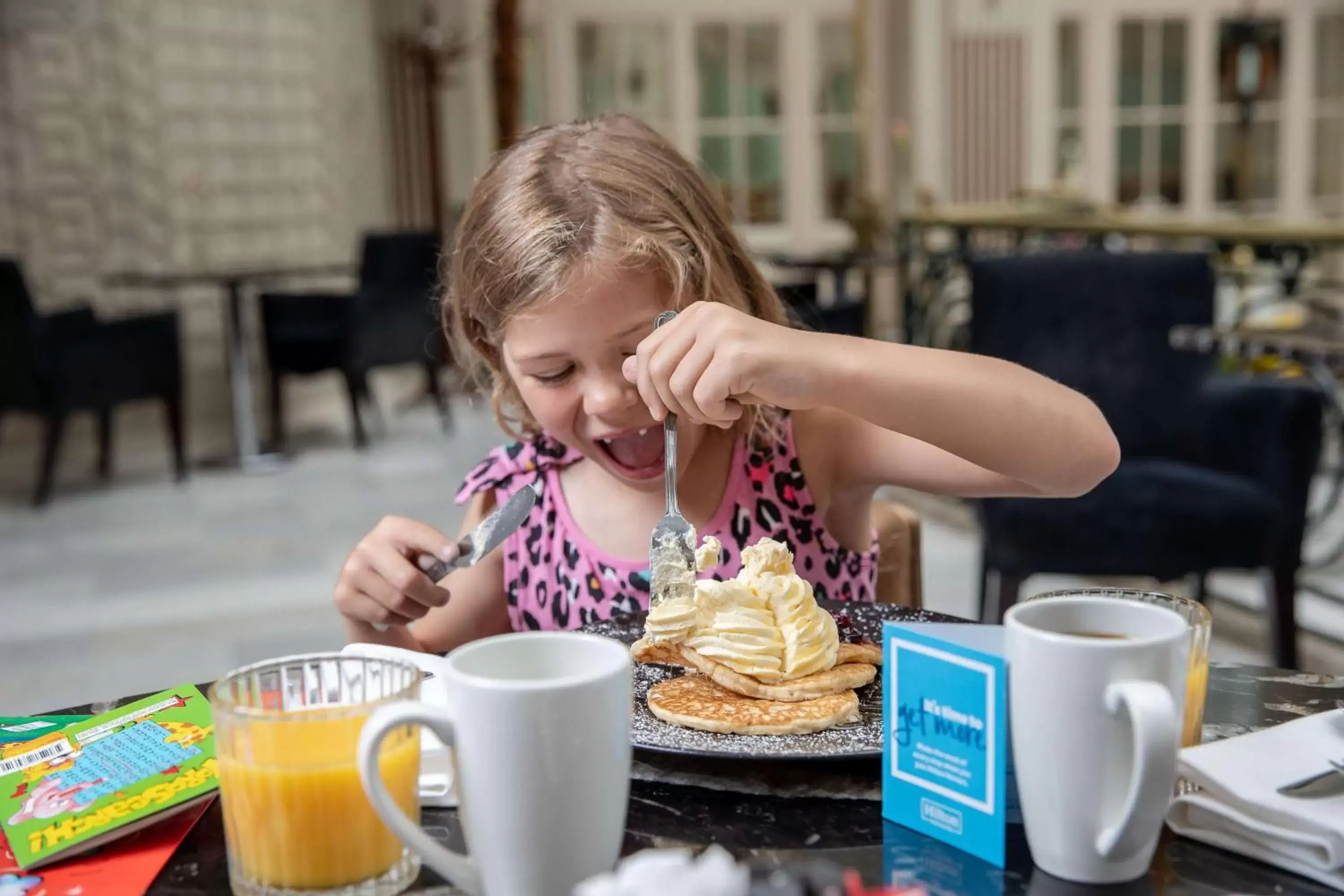 Breakfast, Children in The Waldorf Hilton