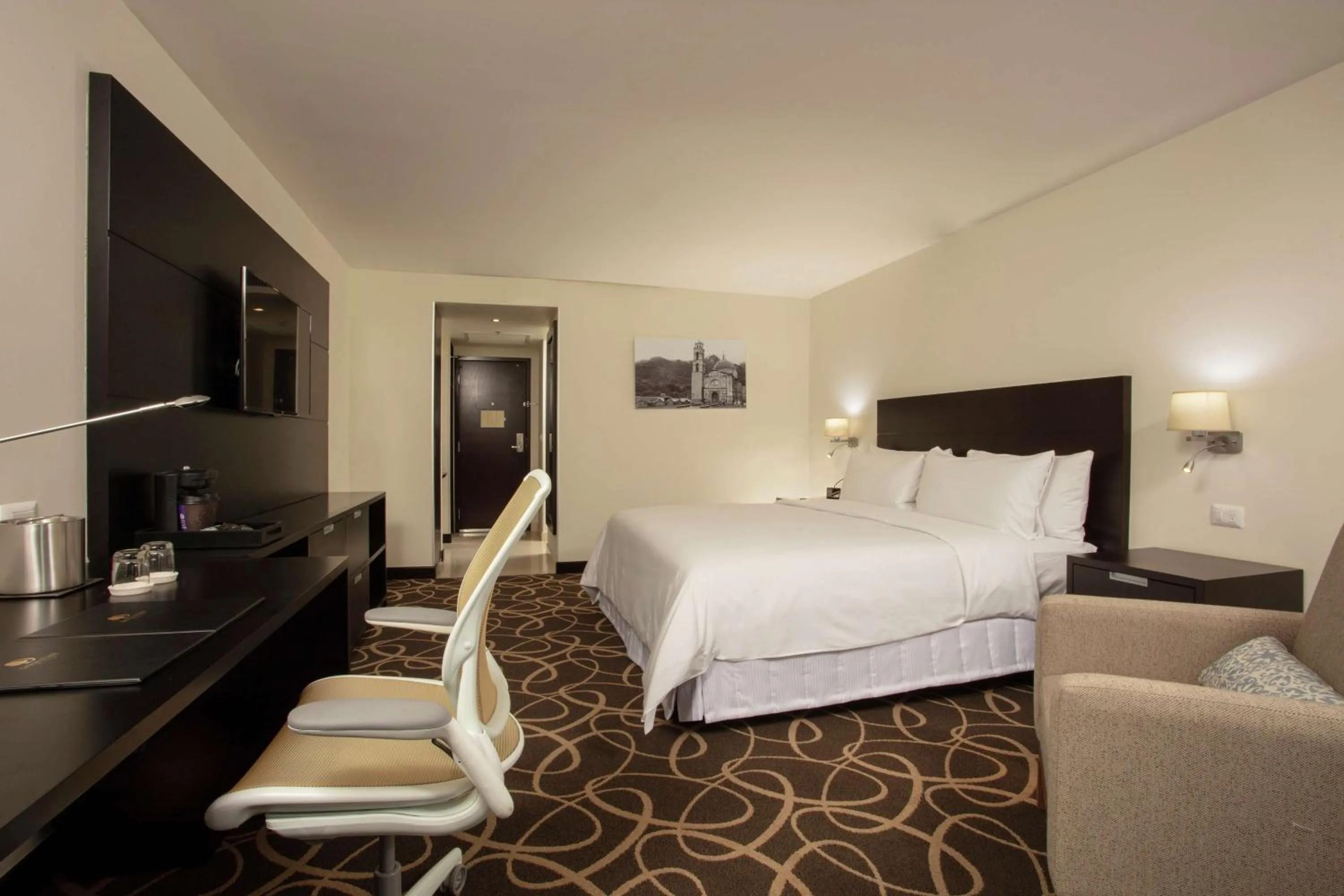 Bedroom, Bed in Doubletree By Hilton Toluca