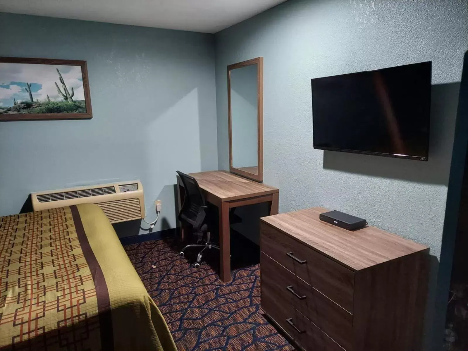 TV and multimedia, TV/Entertainment Center in Travelodge by Wyndham Barstow