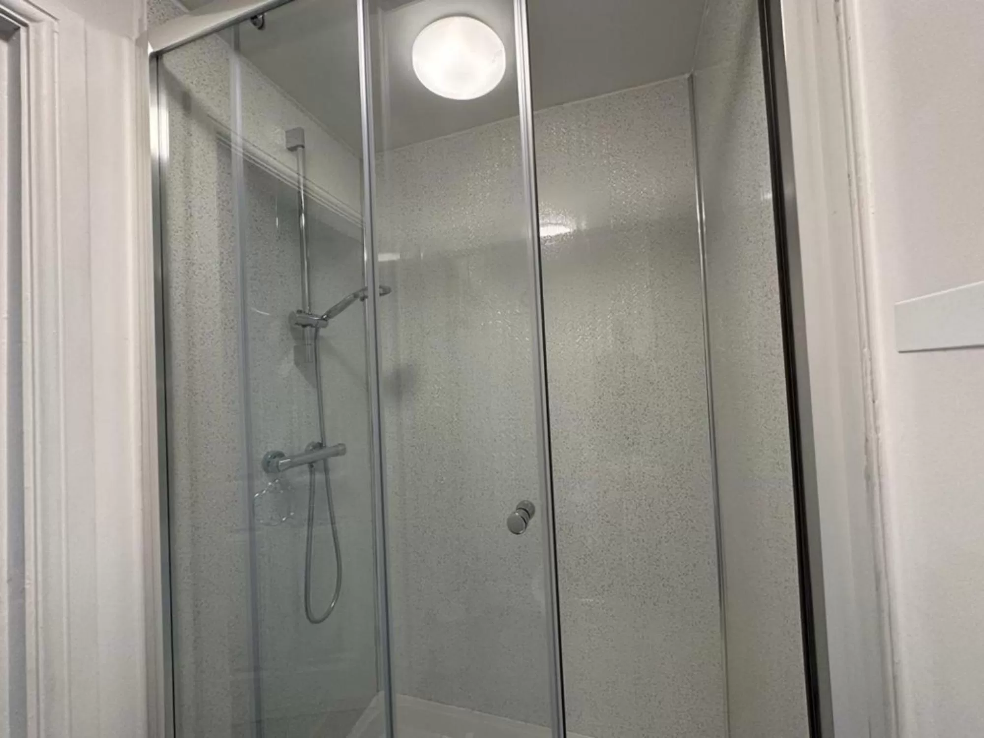 Bathroom in The Fishpond - Premier Nottingham Studios