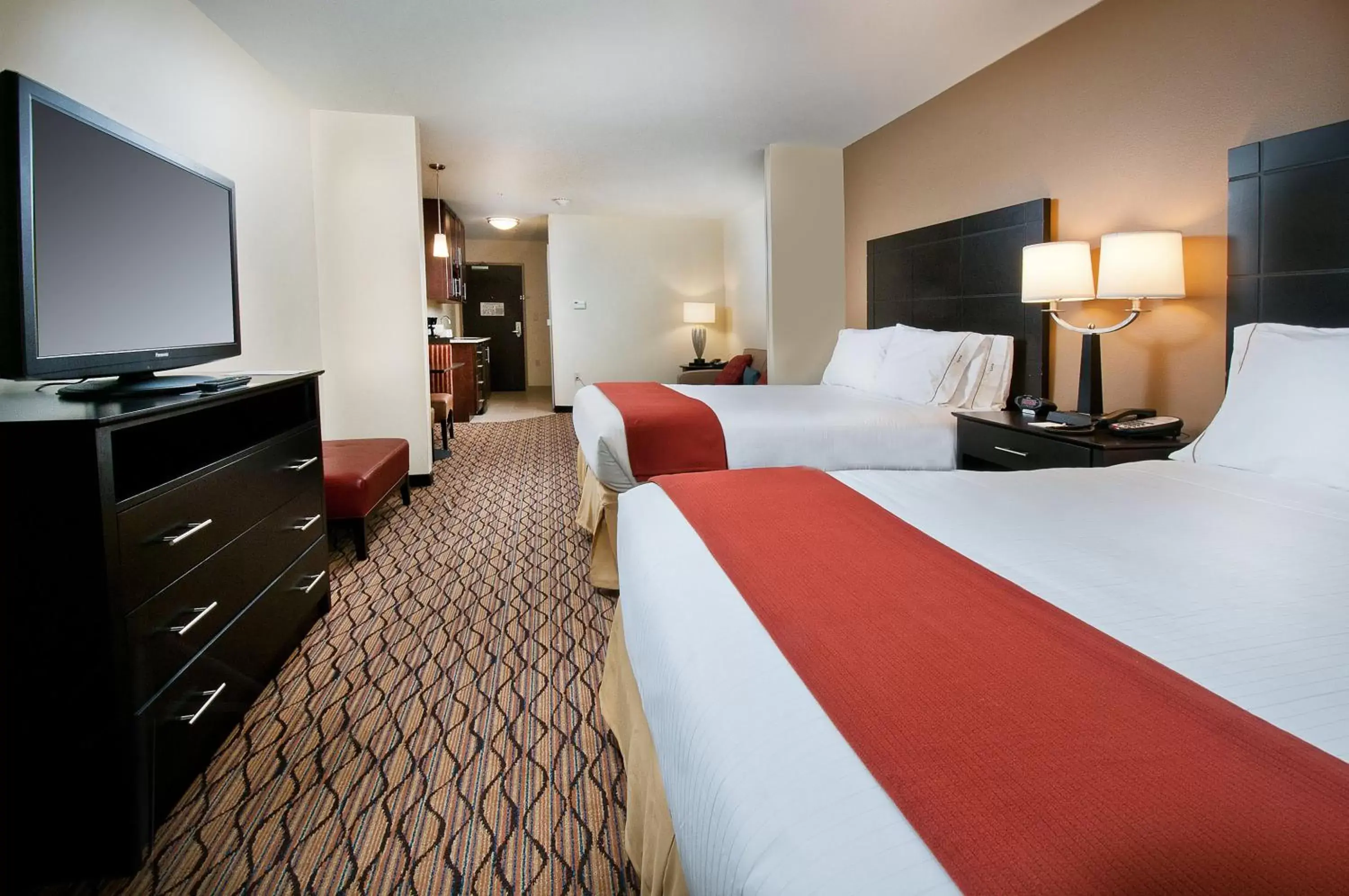 Photo of the whole room, Bed in Holiday Inn Express Hotel and Suites Pearsall, an IHG Hotel