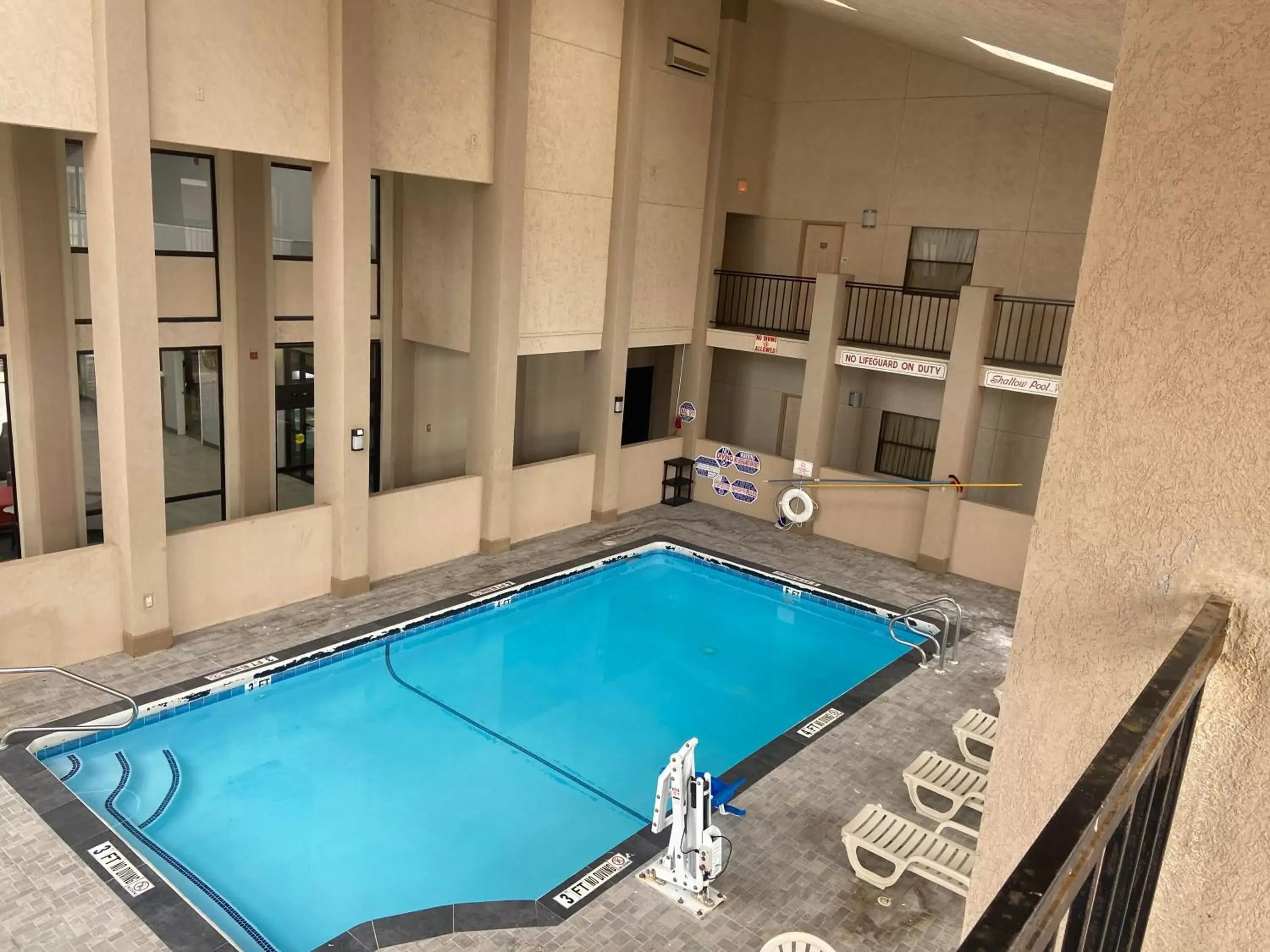 Swimming Pool in Quality Inn West Medical Center
