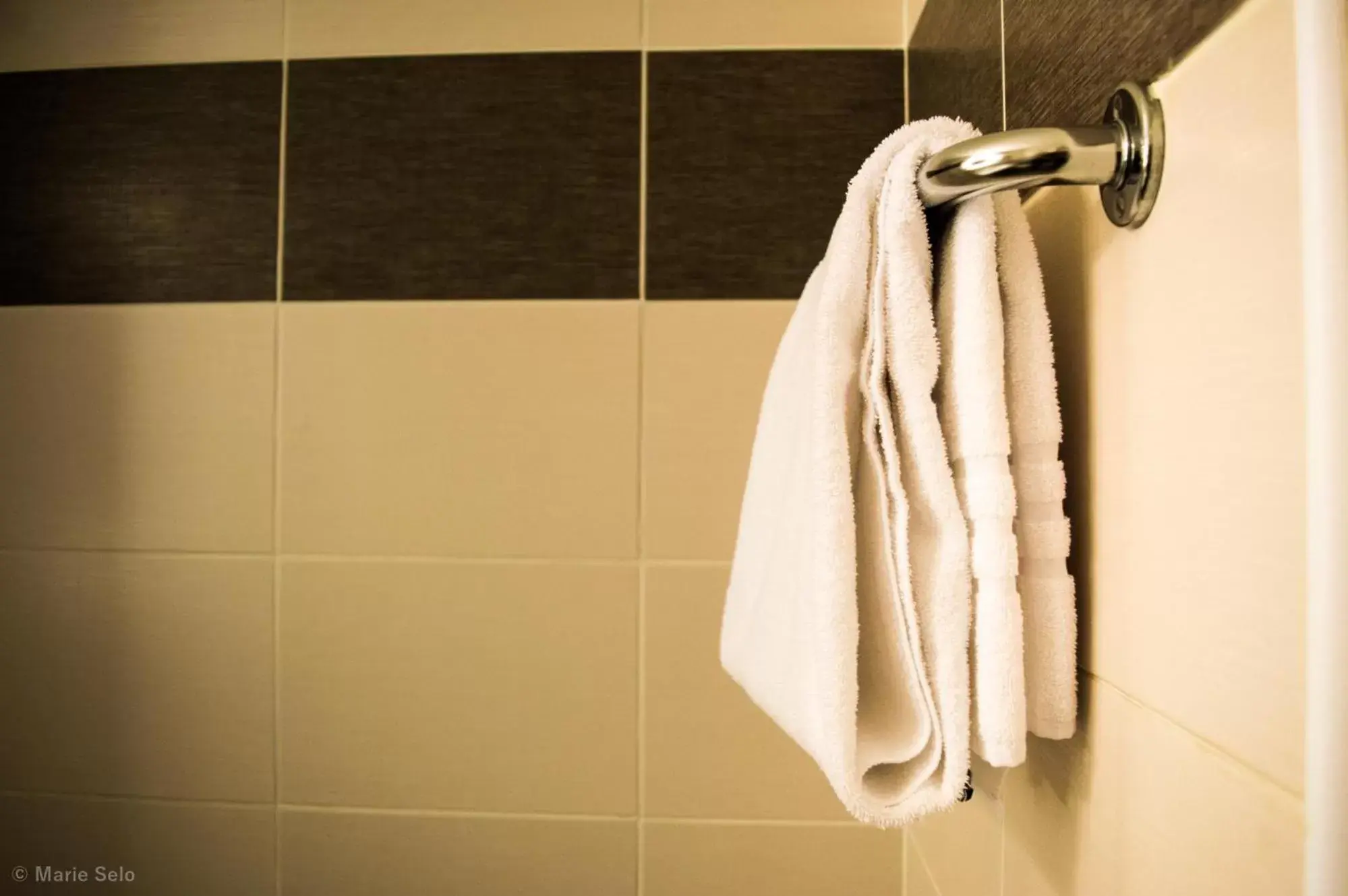 towels, Bathroom in Best Western Auray le Loch