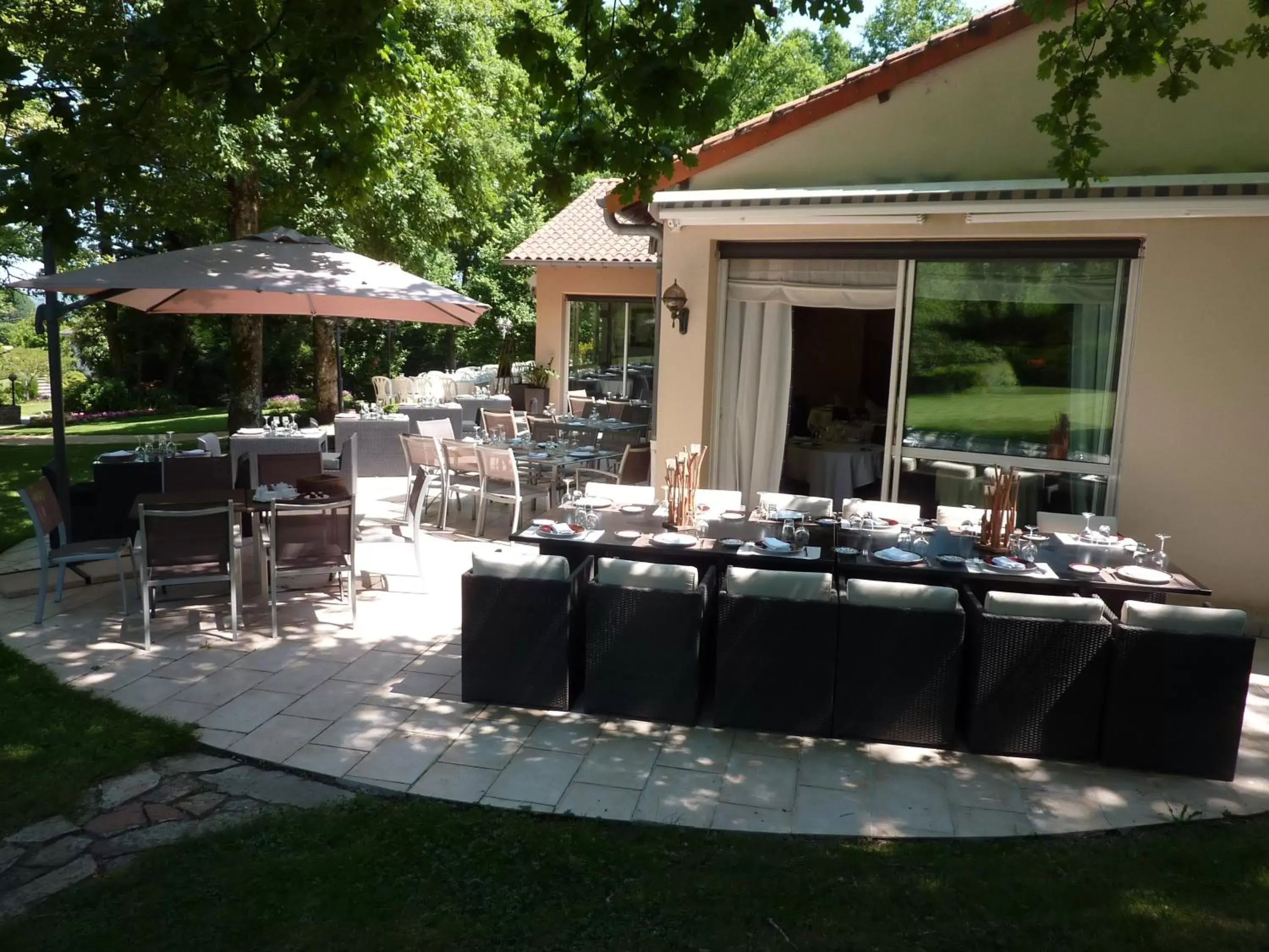 Patio, Restaurant/Places to Eat in Les Chambres Lauryvan