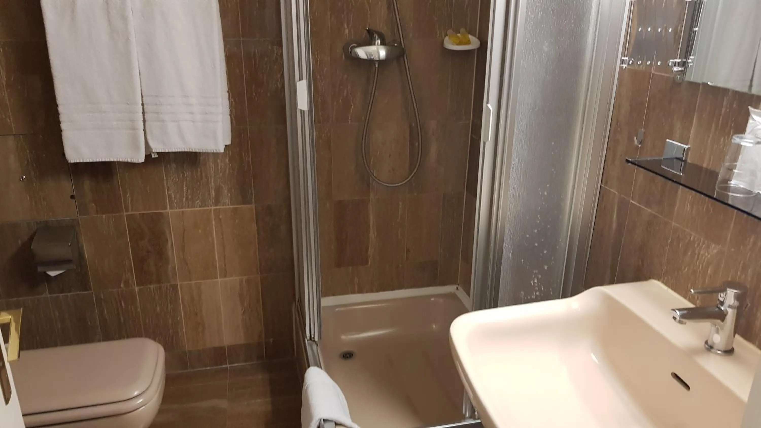 Shower in Hotel Century