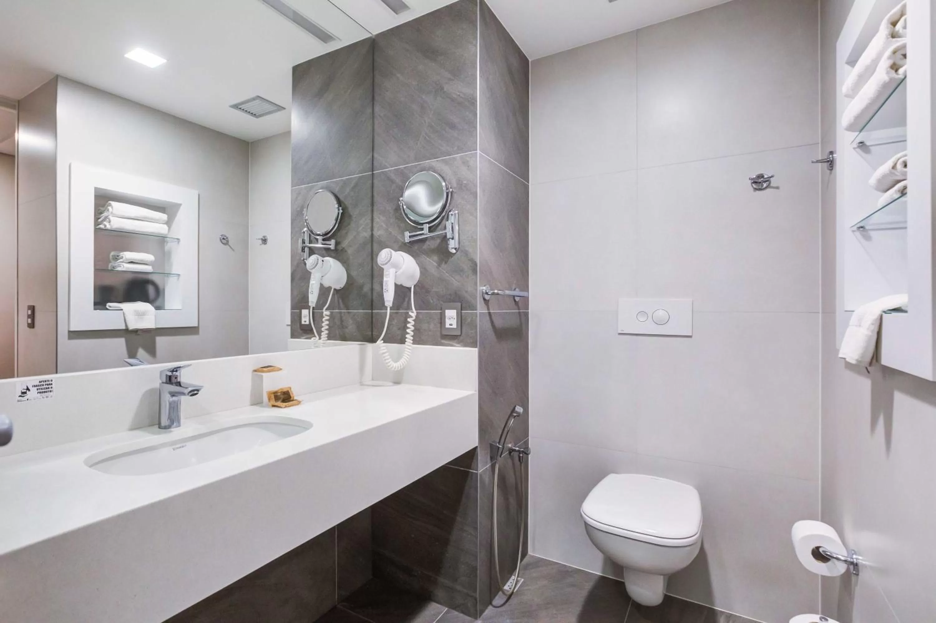 Toilet in Rio Hotel by Bourbon Campinas