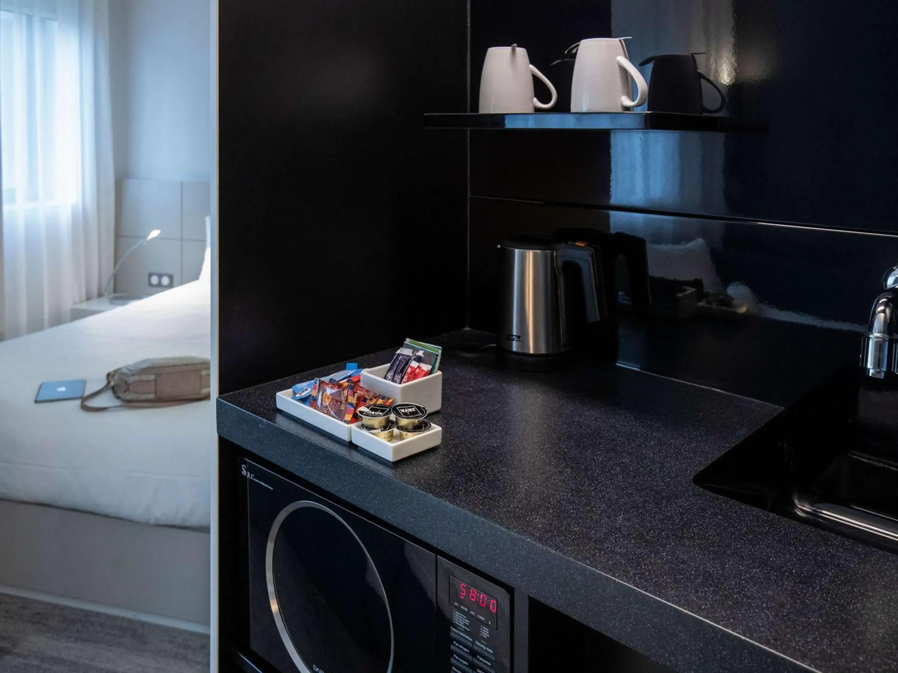 Bedroom, Kitchen/Kitchenette in Novotel Suites Luxembourg
