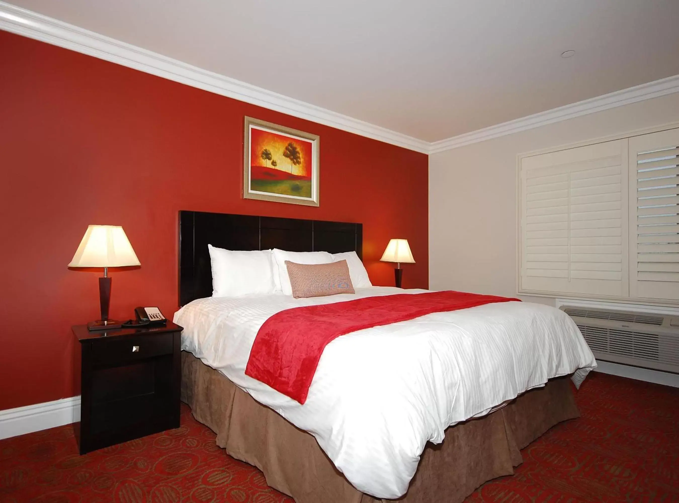 Photo of the whole room, Bed in Best Western Burbank Airport Inn