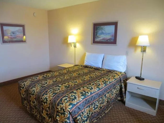 Bed in Super Stay Inn Princeton