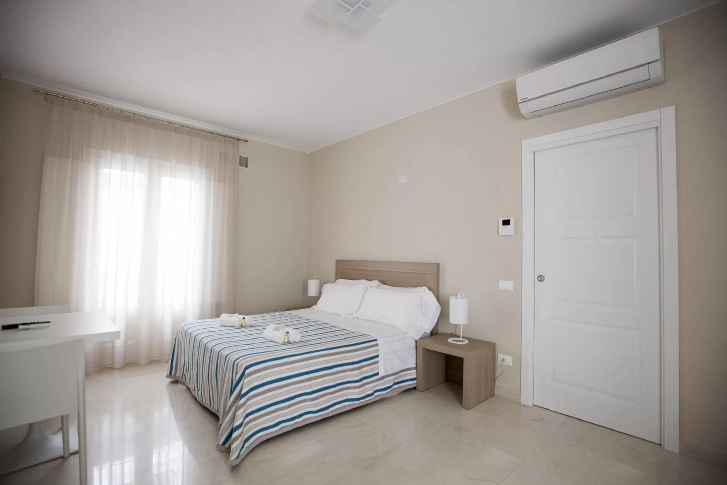 Bed in Central Gallery Rooms- Palazzo D'Ali' Staiti XIX