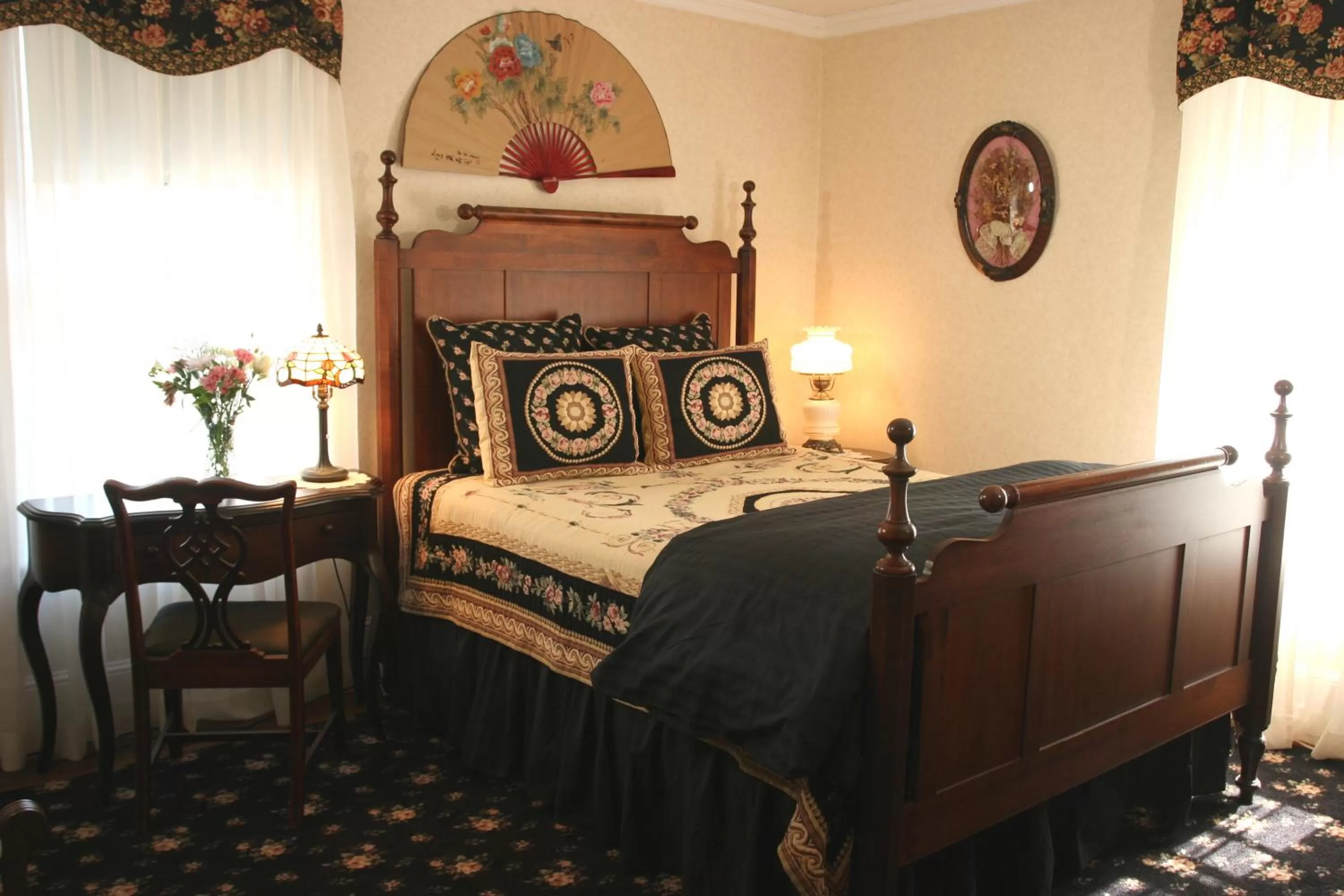 Bed in Isaiah Jones Homestead Bed and Breakfast