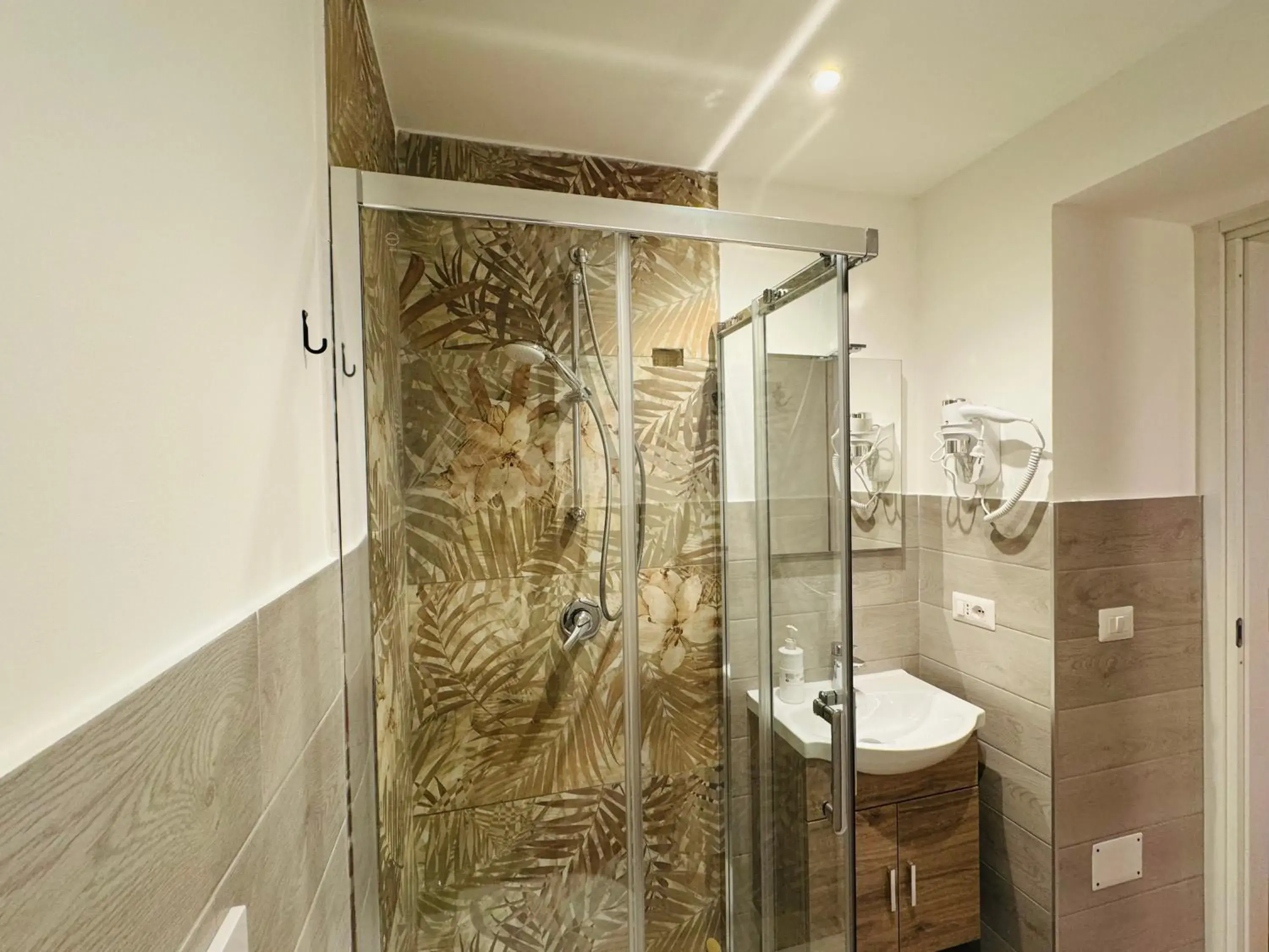 Shower, Bathroom in Hostel Mancini Naples