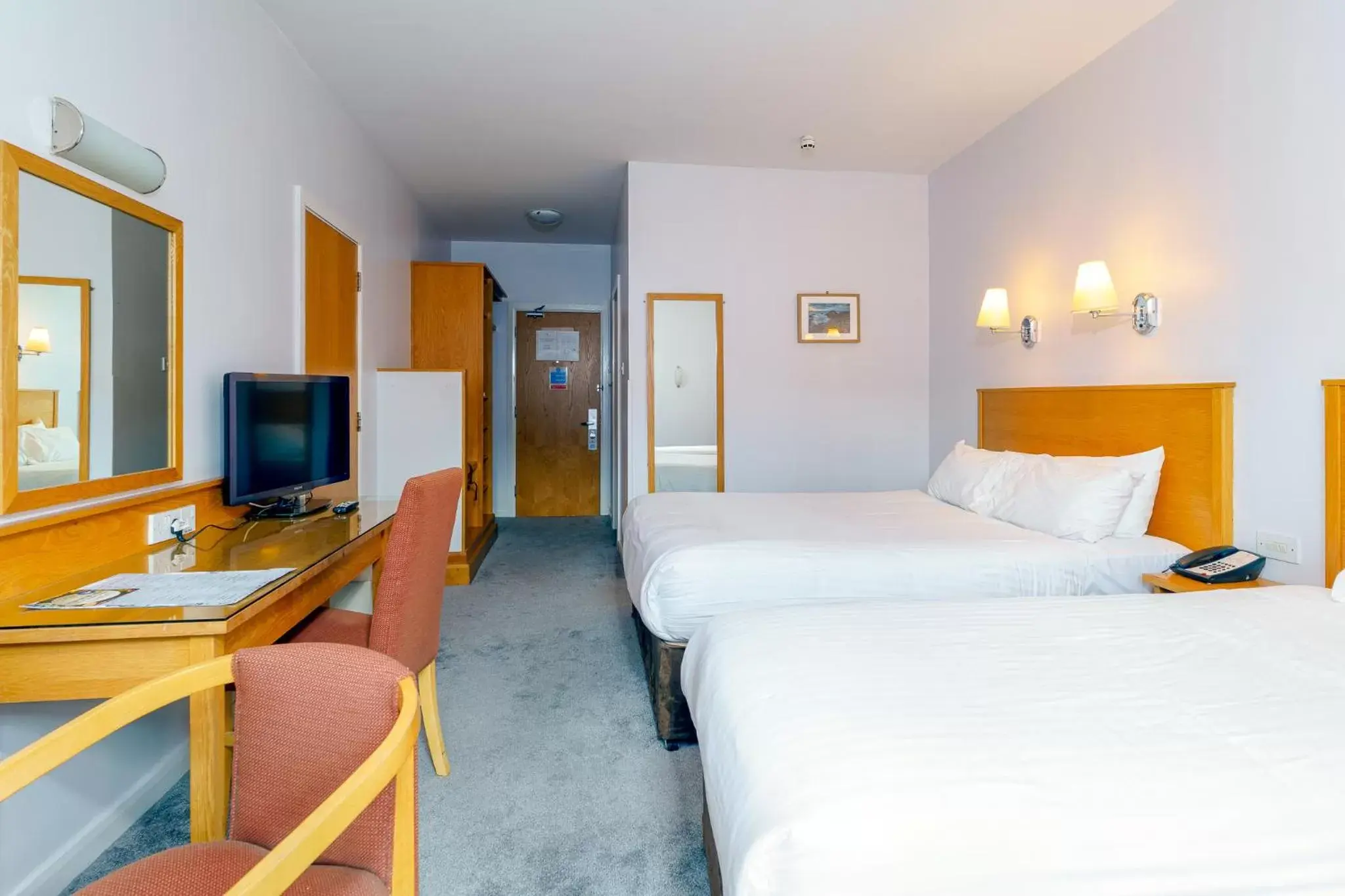 Bedroom, TV/Entertainment Center in Portrush Atlantic Hotel
