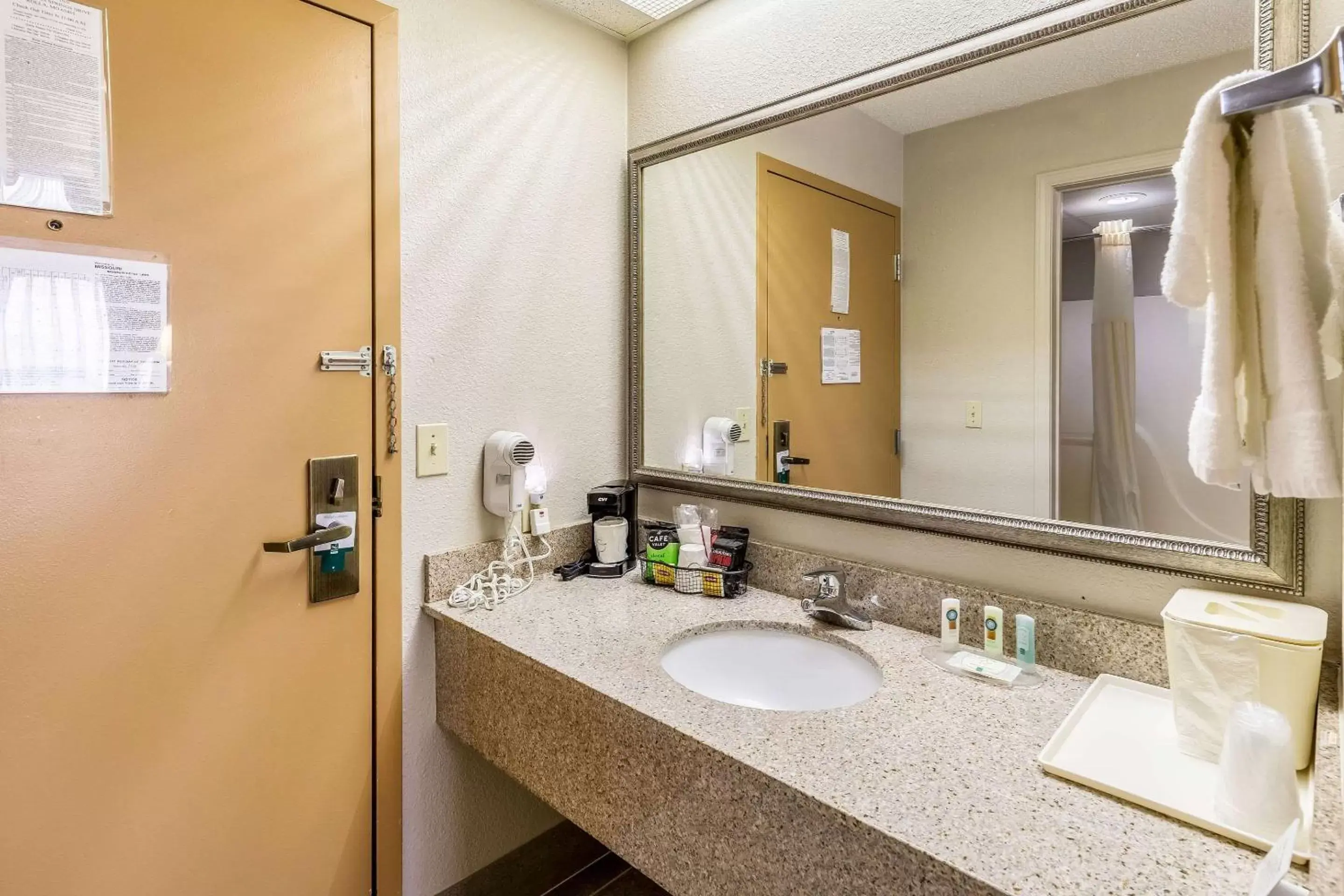 Photo of the whole room, Bathroom in Quality Inn Rolla